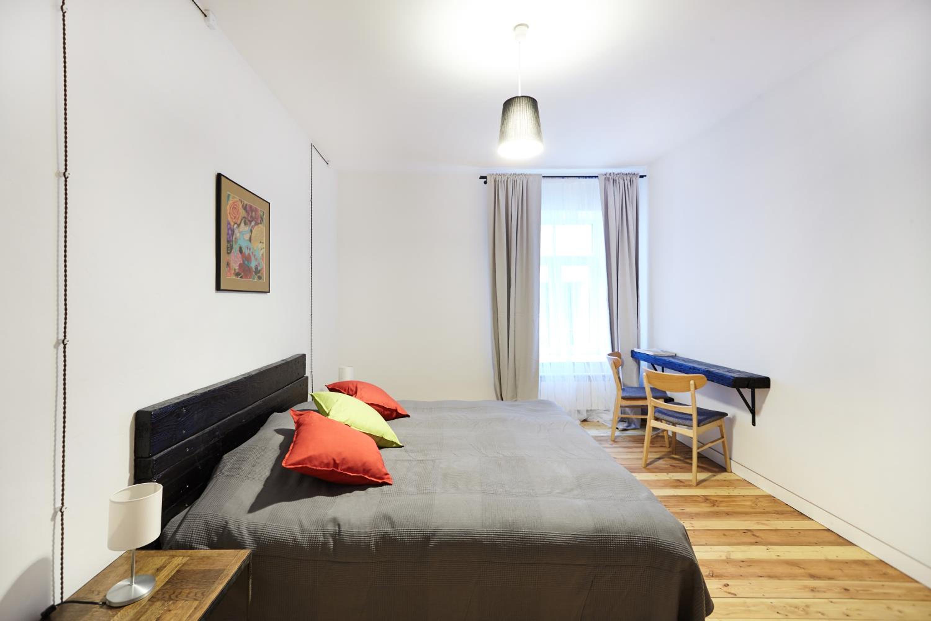 One-Bedroom Apartment - Photo 1