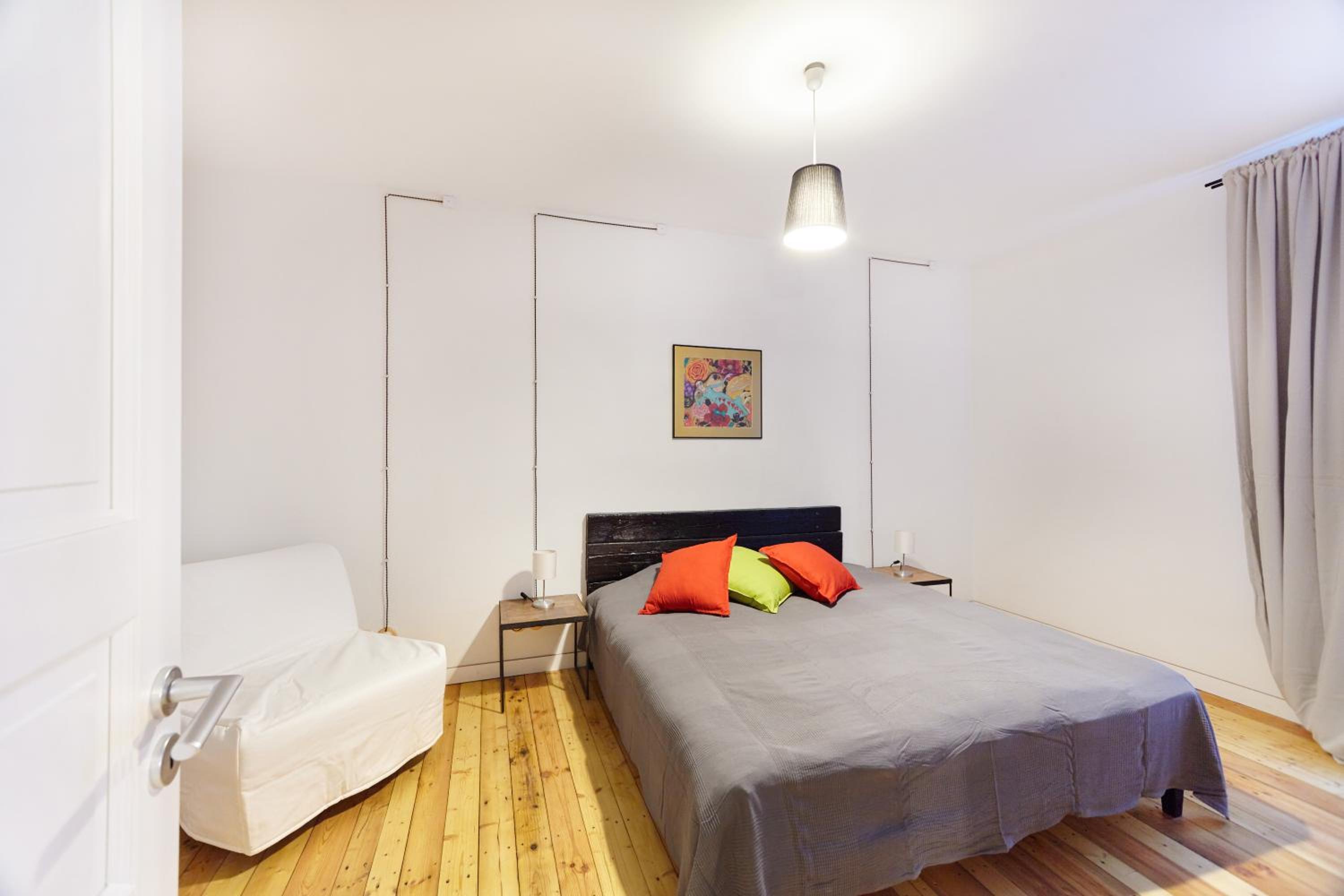 One-Bedroom Apartment - Photo 3