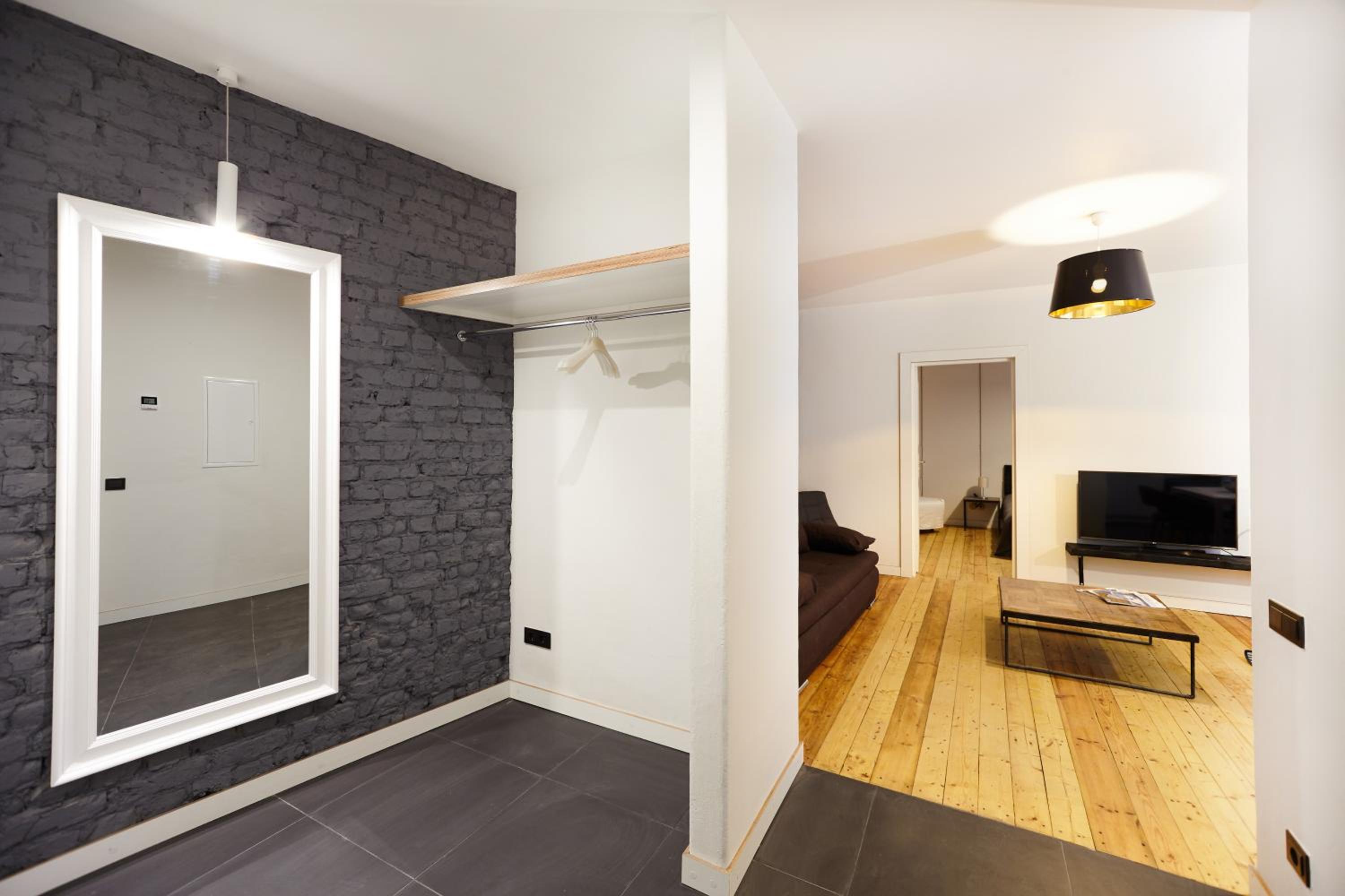 One-Bedroom Apartment - Photo 10