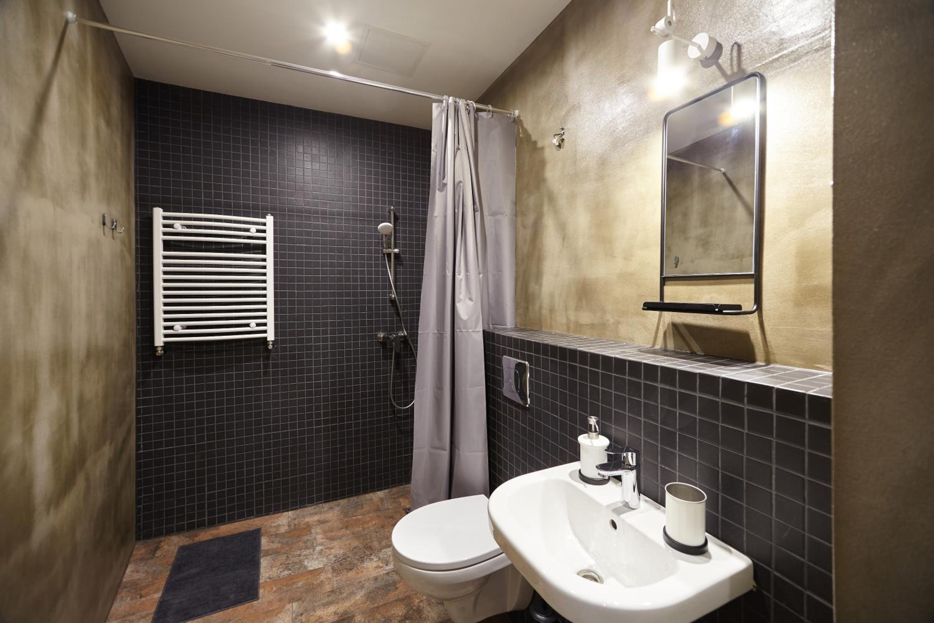 One-Bedroom Apartment - Photo 11