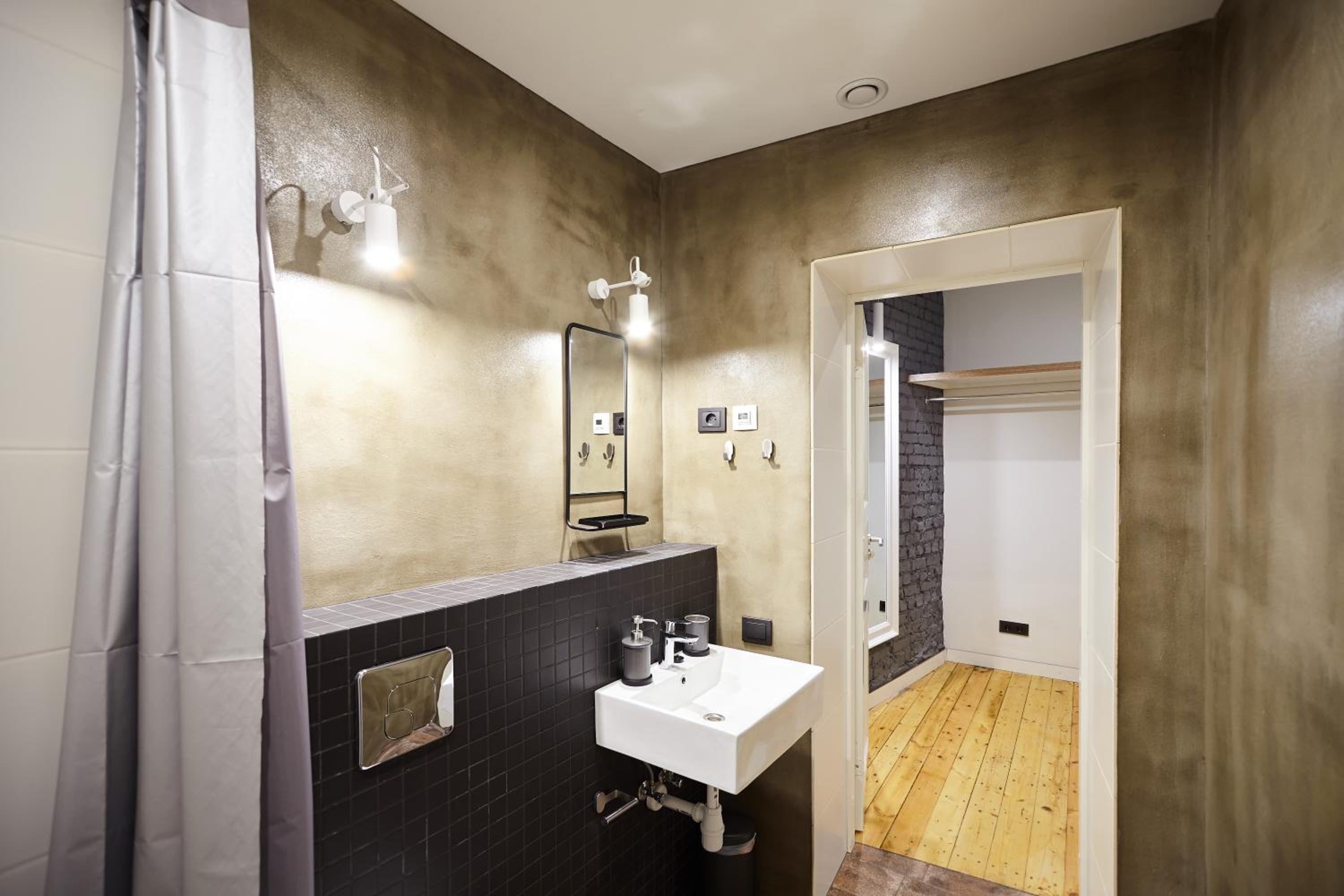 One-Bedroom Apartment - Photo 19