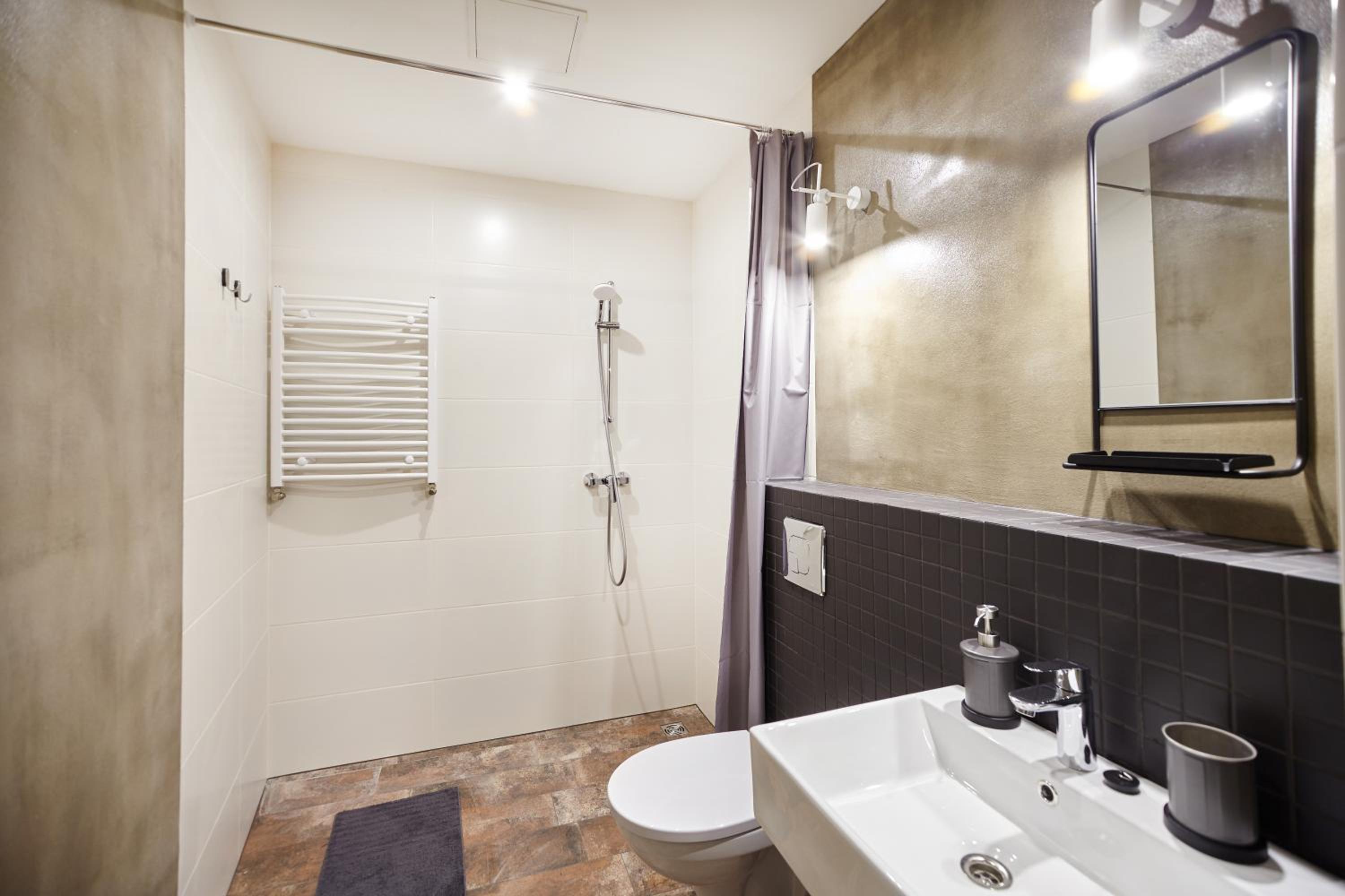 One-Bedroom Apartment - Photo 20