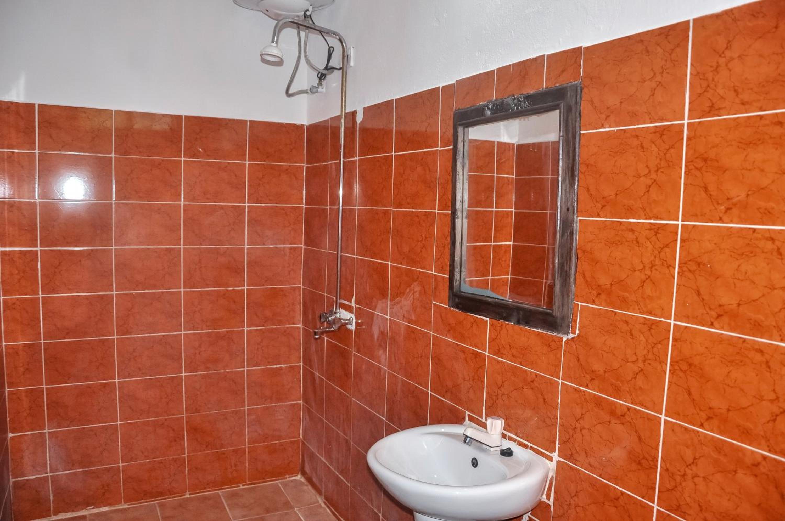 Large Twin Room - Photo 10