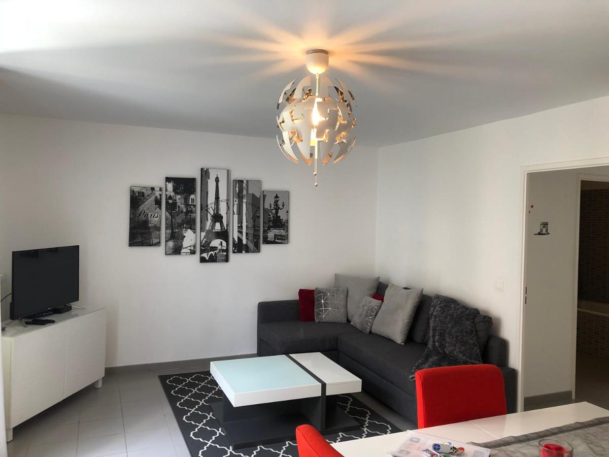 Apartment with Terrace photo 2