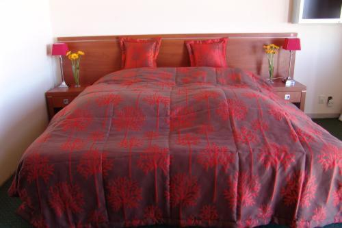 Double or Twin Room thumbnail 5