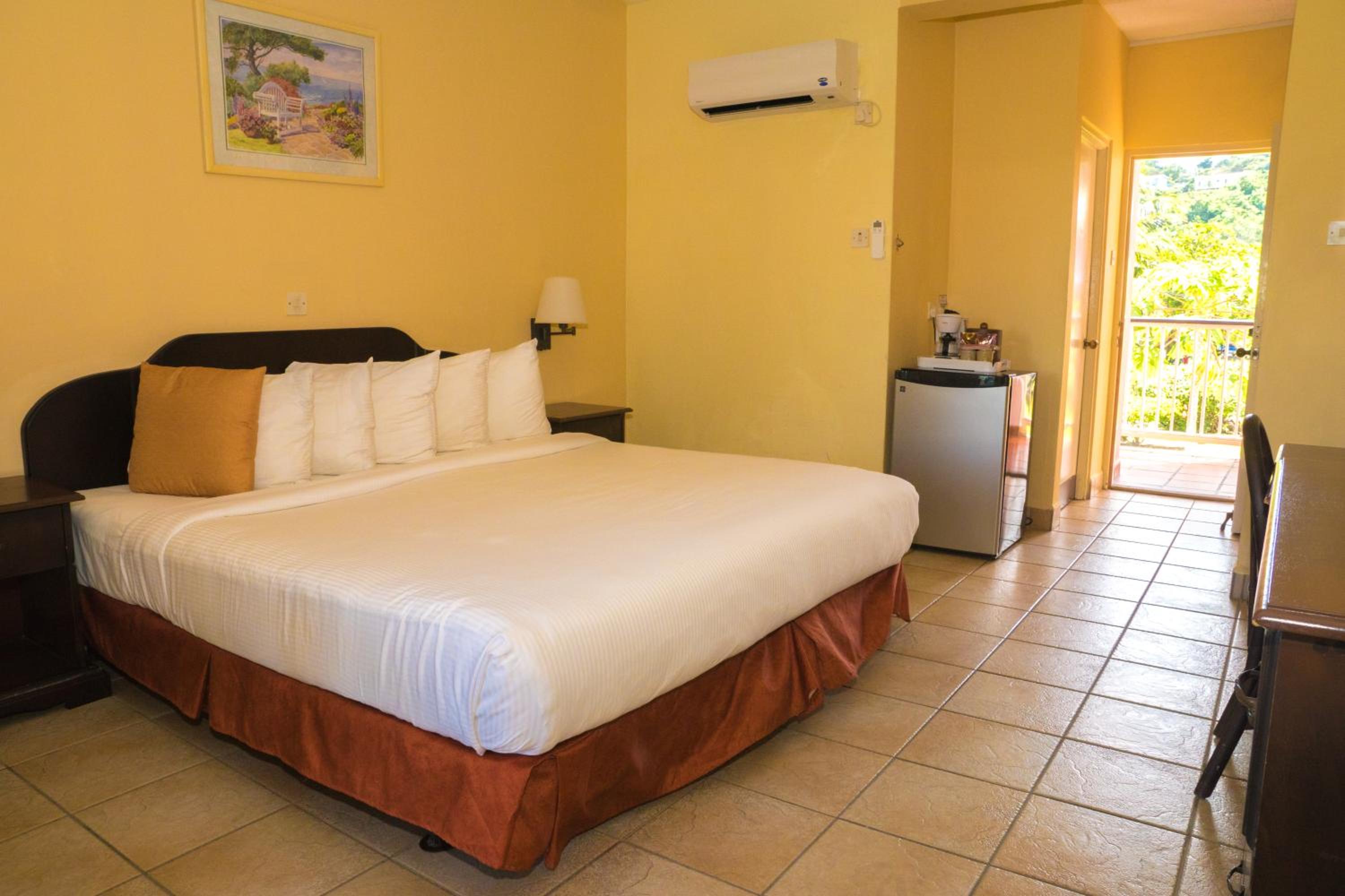 Garden View Room with Two Double Beds - Photo 11