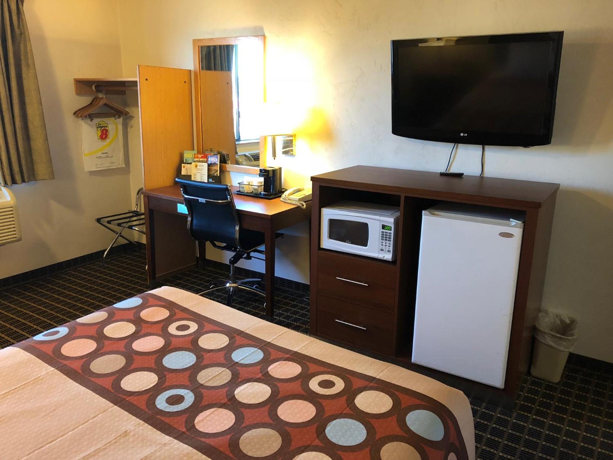 Queen Room - Disability Access - Non-Smoking - Photo 3