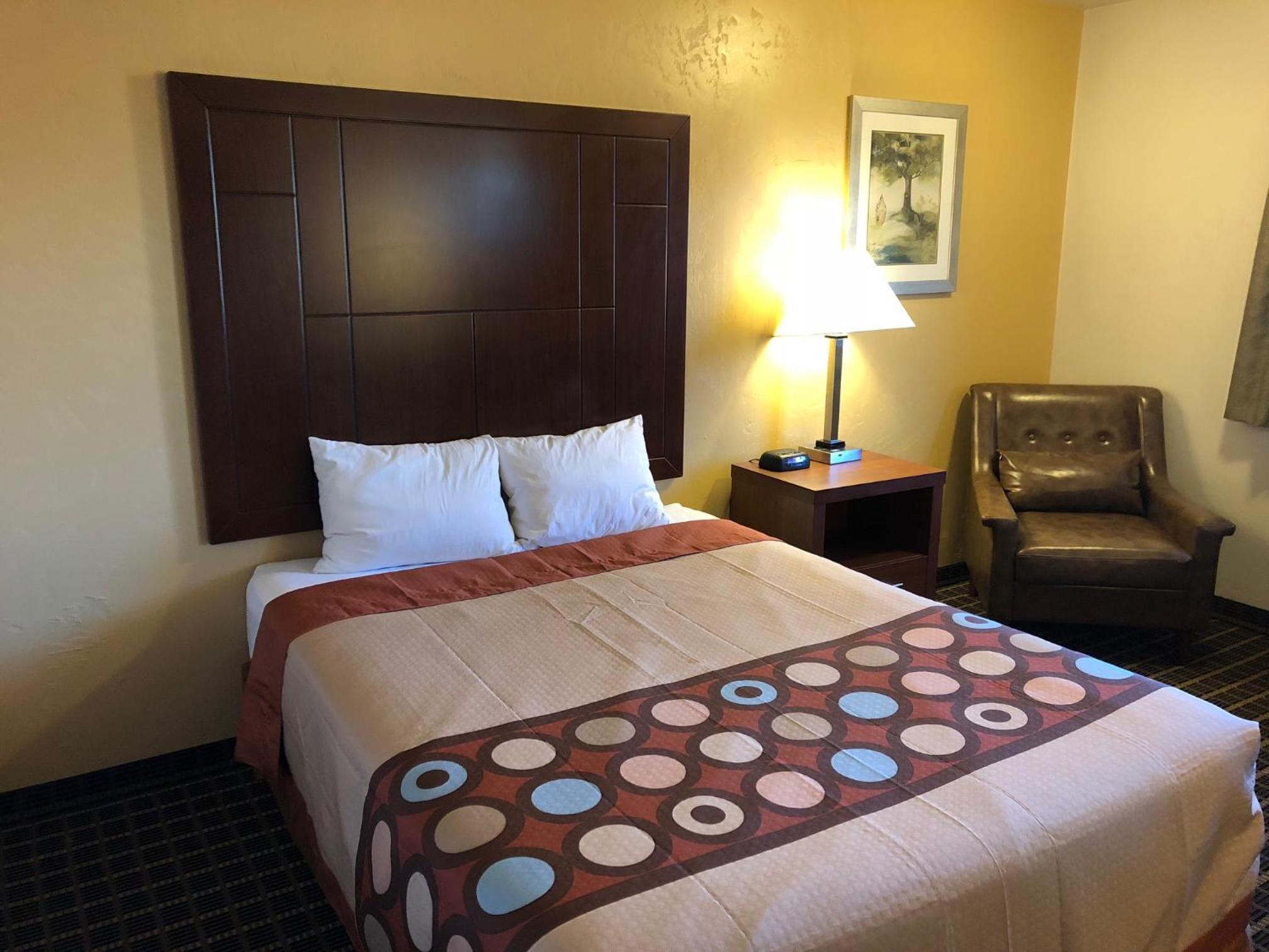Queen Room - Disability Access - Non-Smoking - Photo 2
