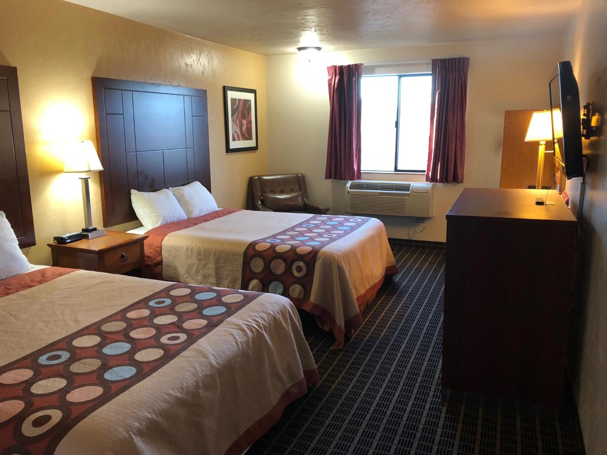 Deluxe Queen Room with Two Queen Beds - Non-Smoking - Photo 3