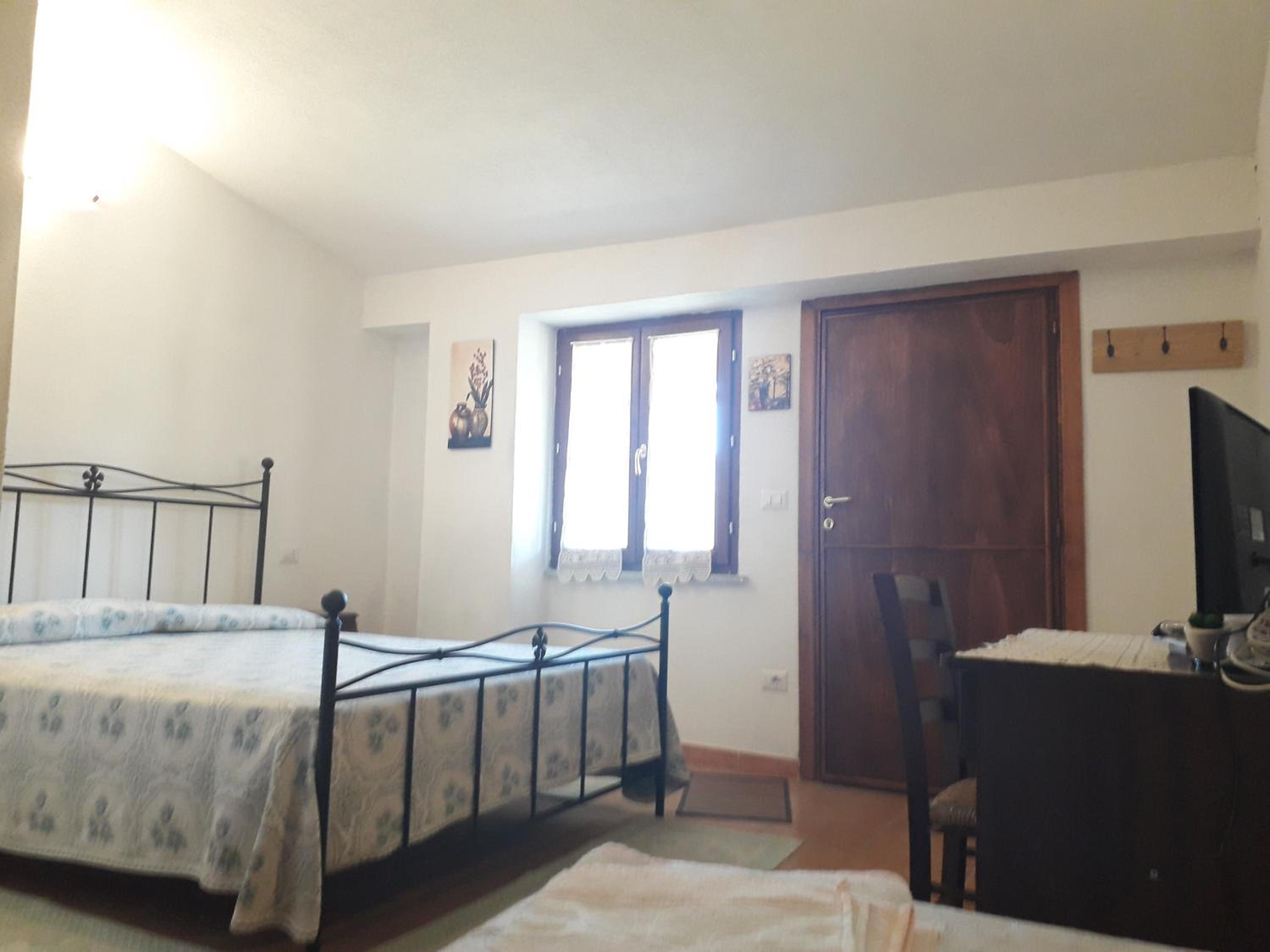 Double Room - Photo 2