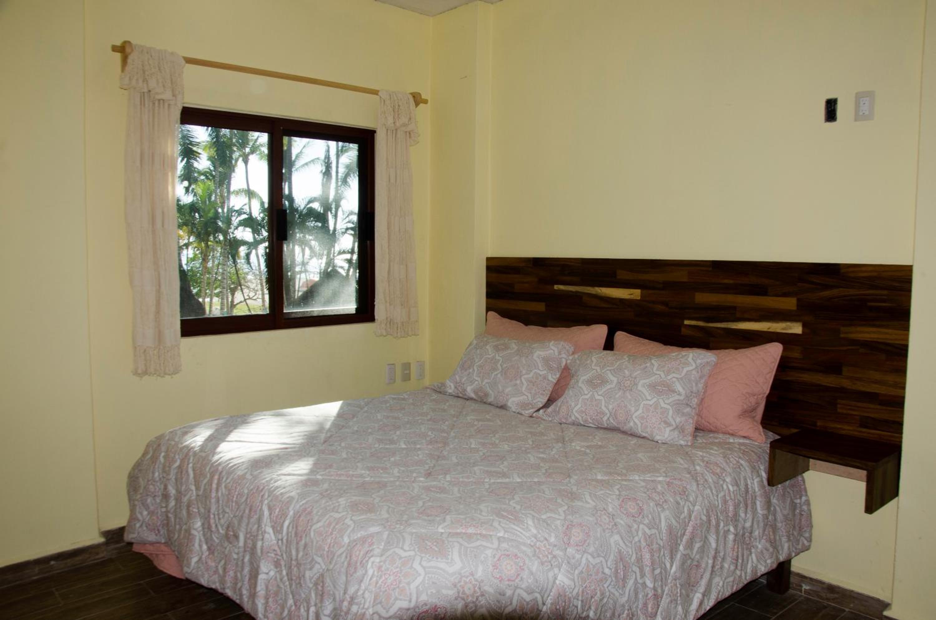 Studio Apartment with Sea View - Photo 1