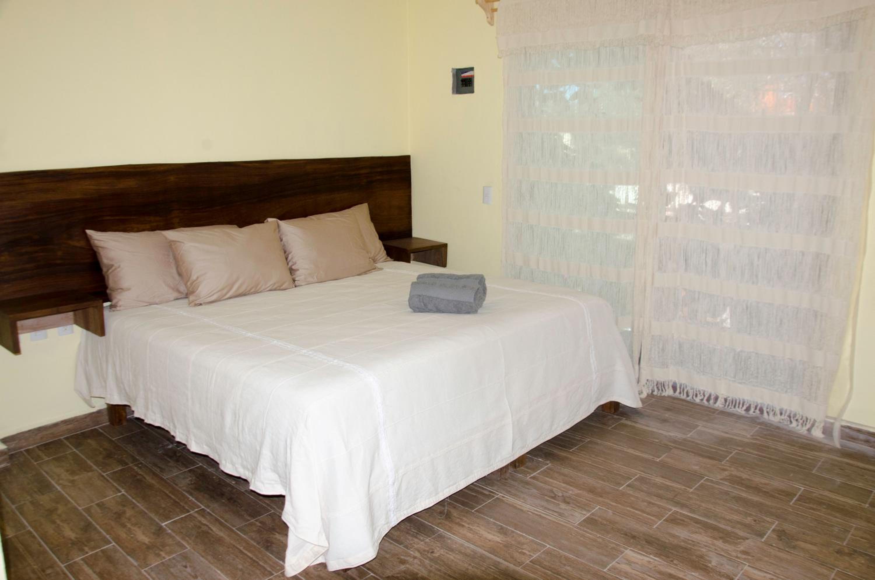 Studio Apartment with Balcony - Photo 15
