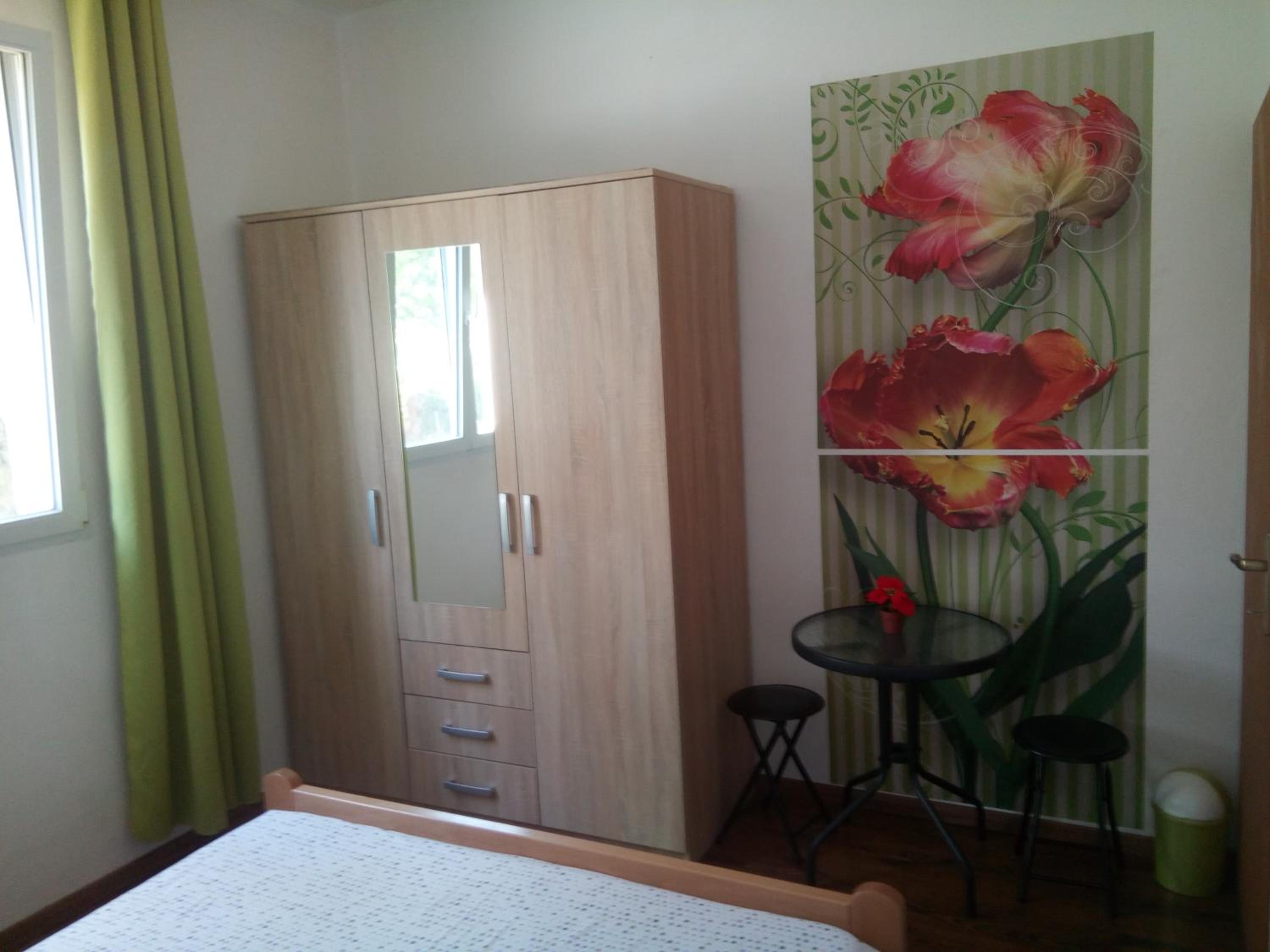 Budget Double Room - Photo 9