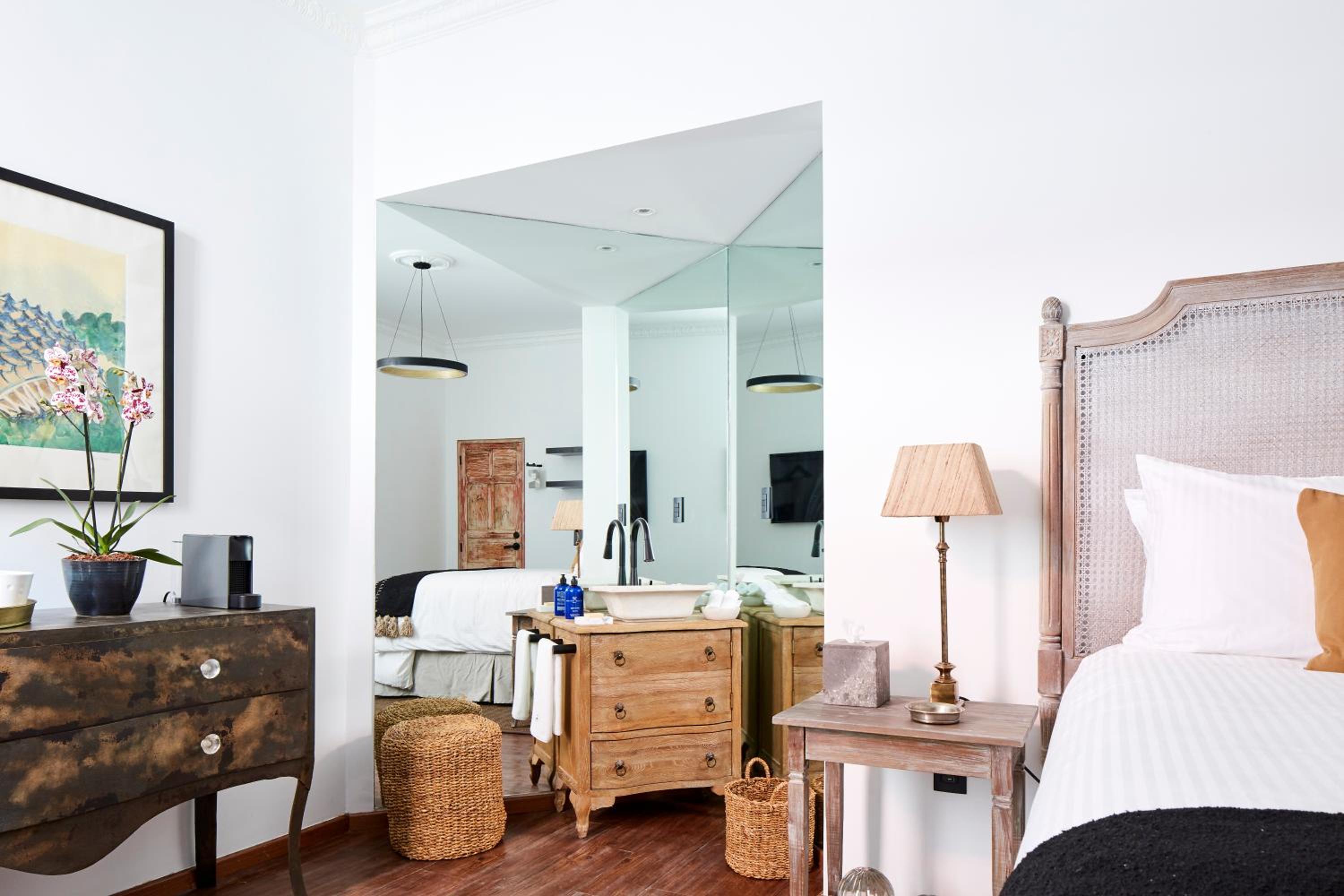 Standard Suite - Photo 43