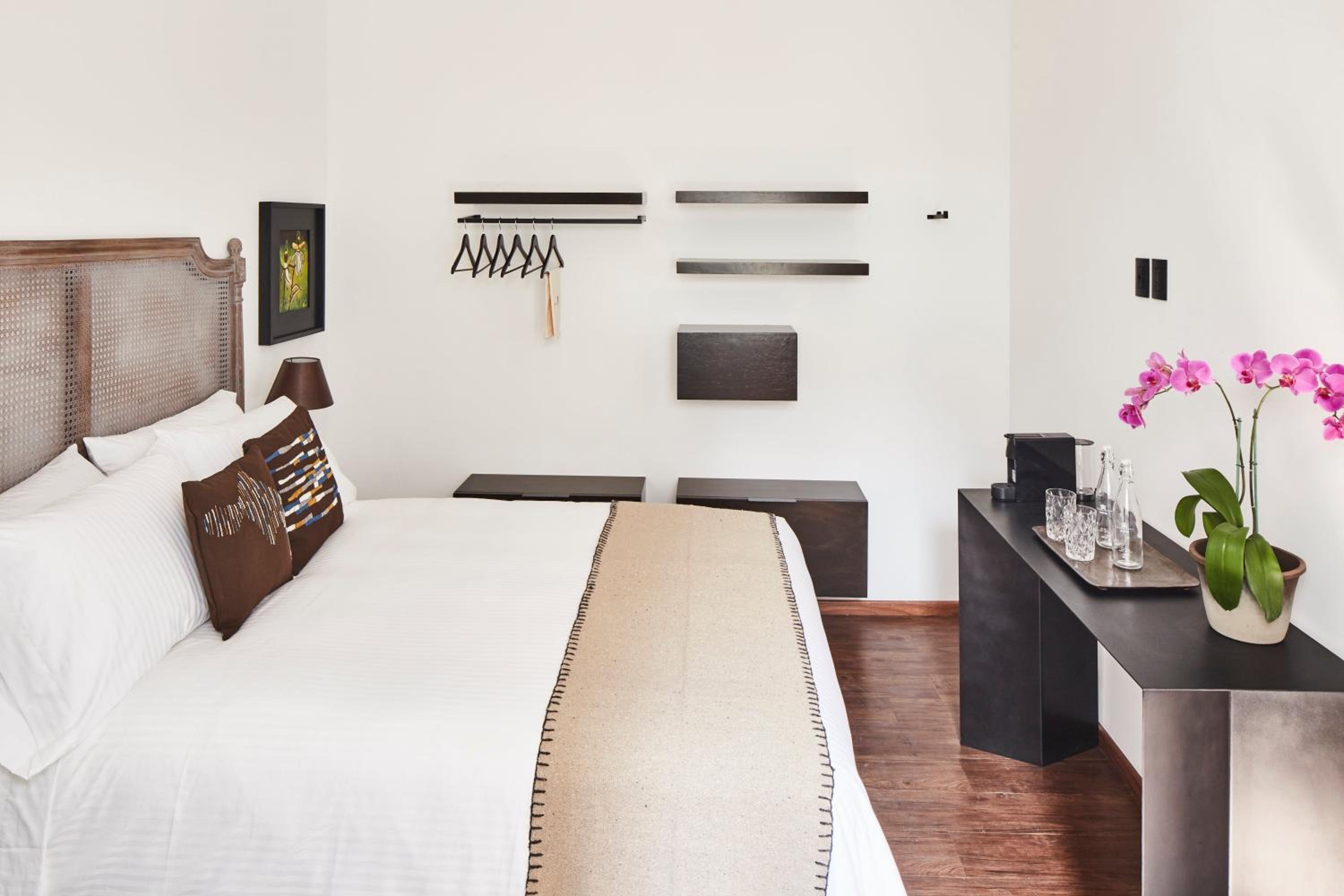Standard Suite - Photo 16