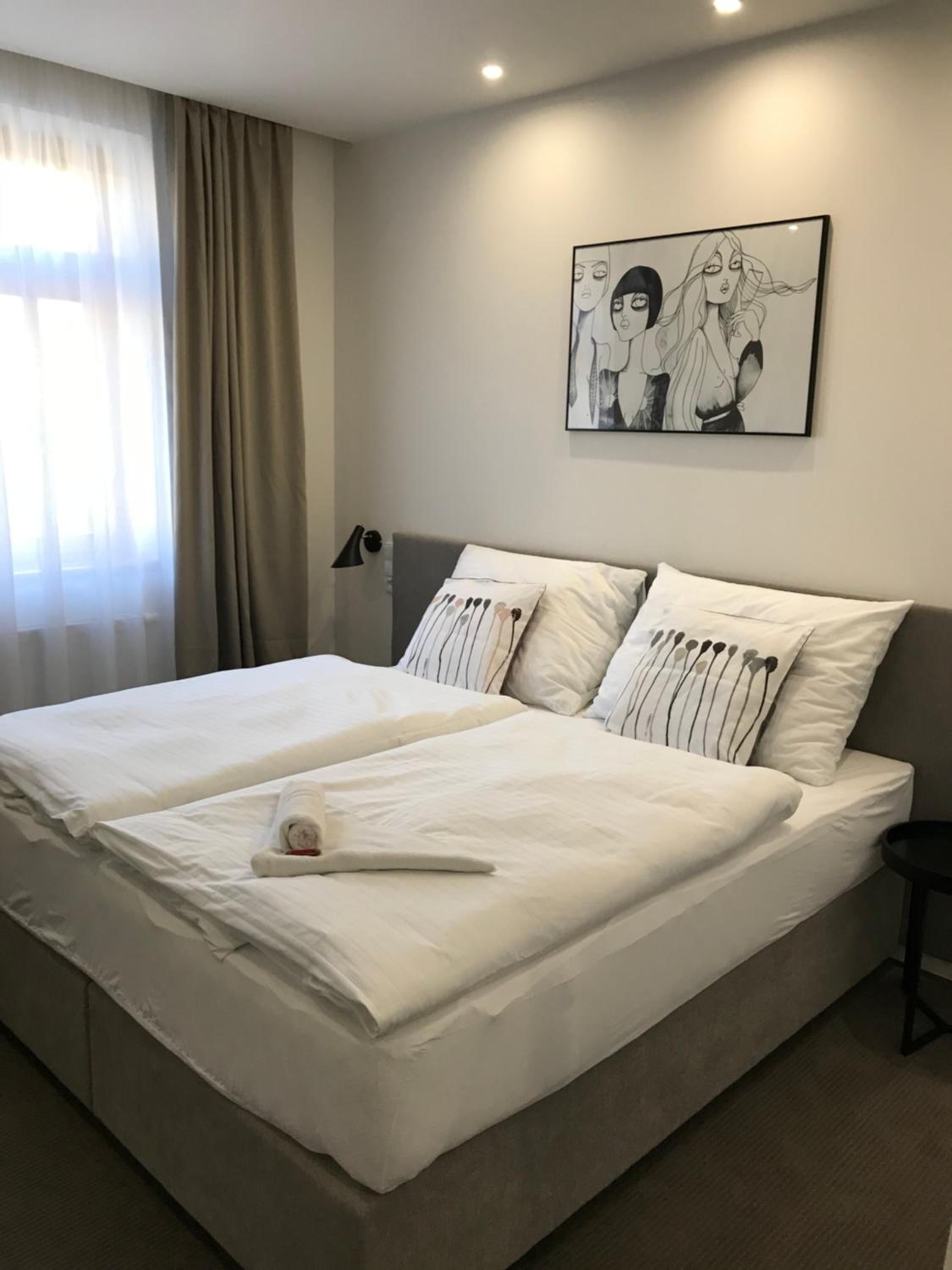 Business Double Room with Courtyard View - Photo 4