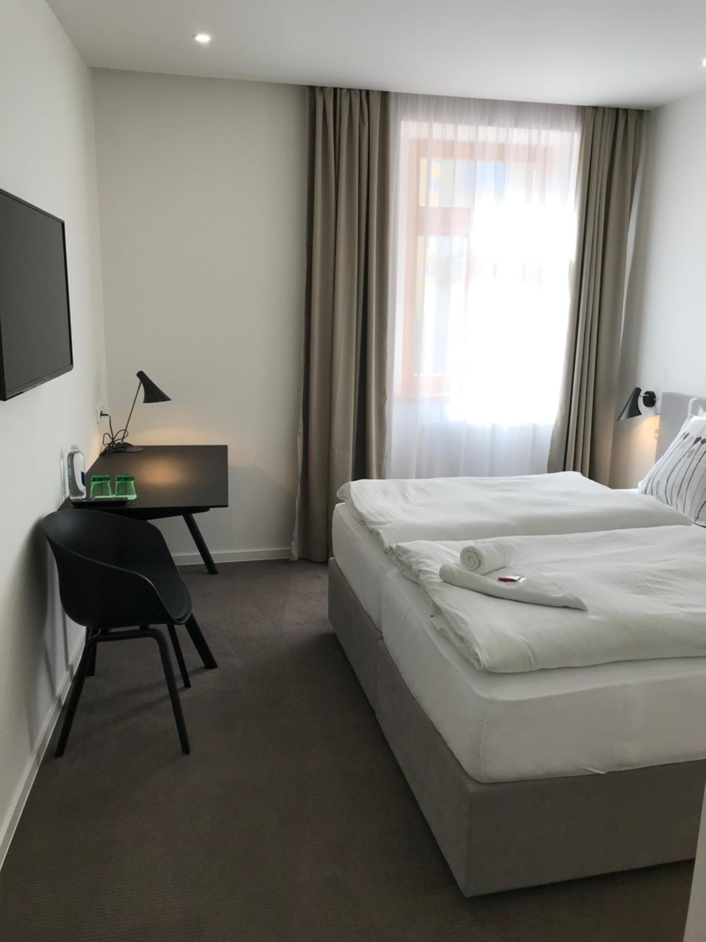 Business Double Room with Courtyard View - Photo 8