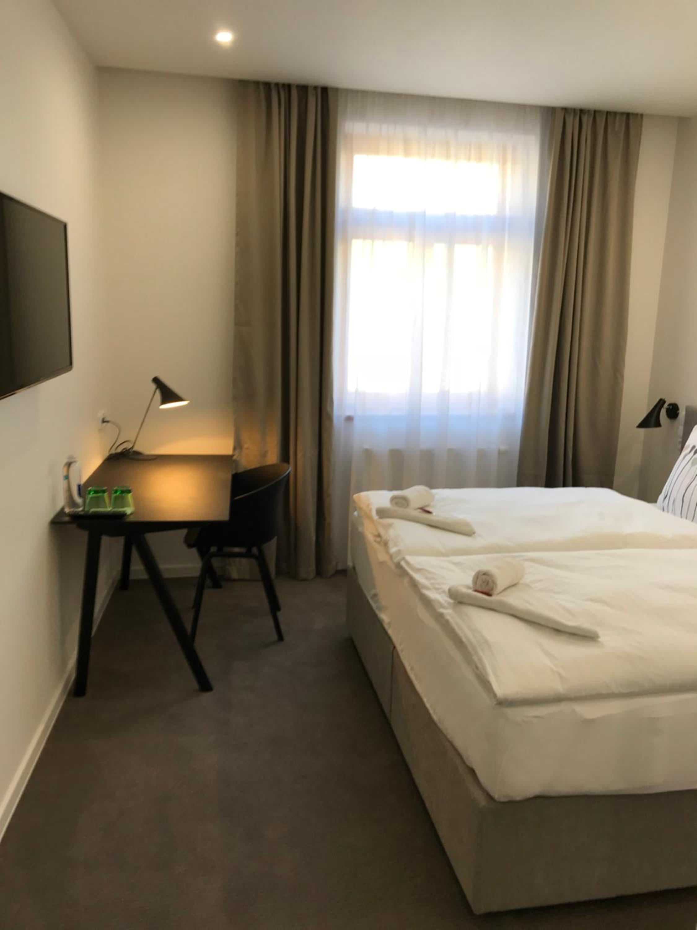 Business Double Room with Courtyard View - Photo 7