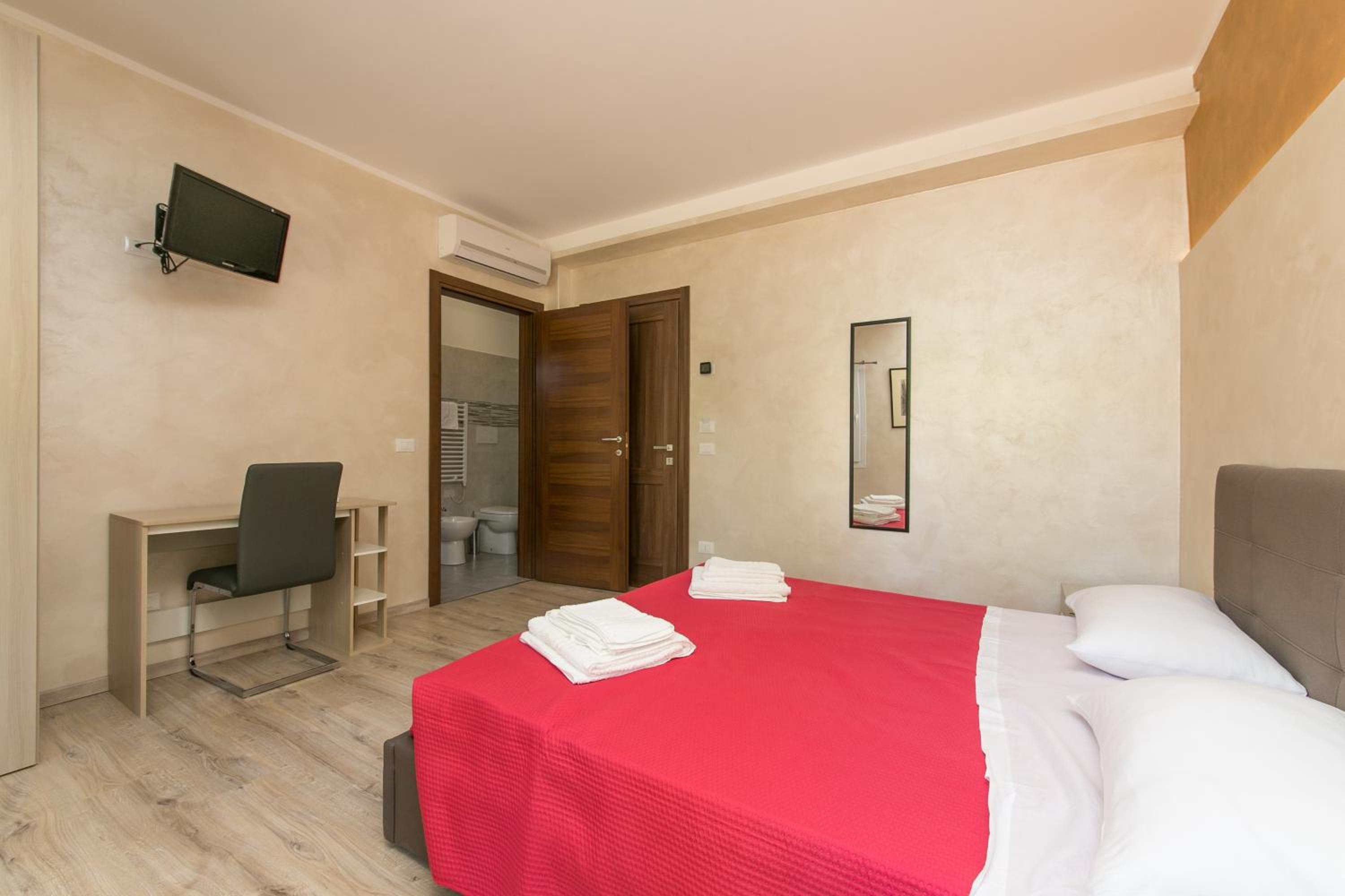 Deluxe Room - Photo 4