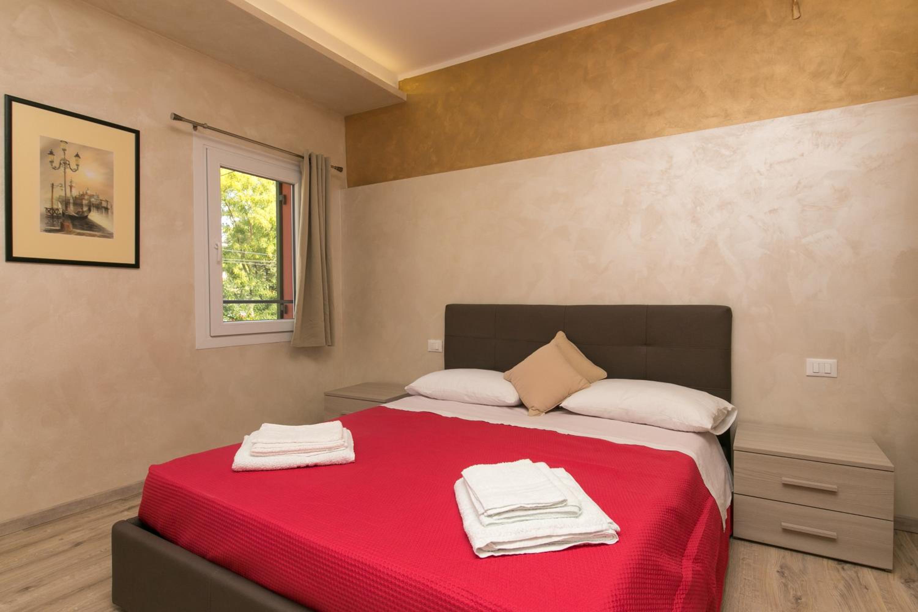 Superior King Room - Photo 2