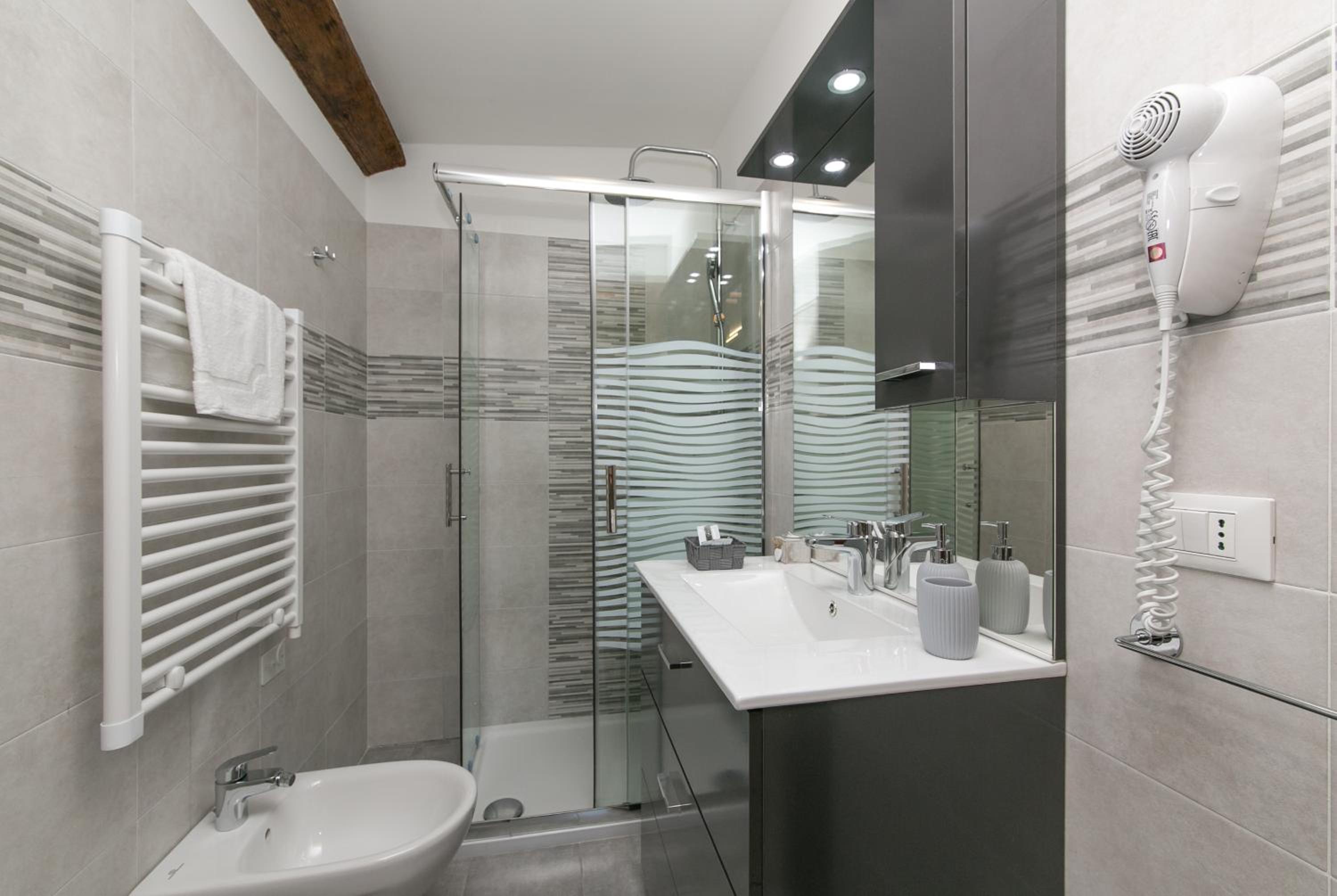 Double Room - Photo 4