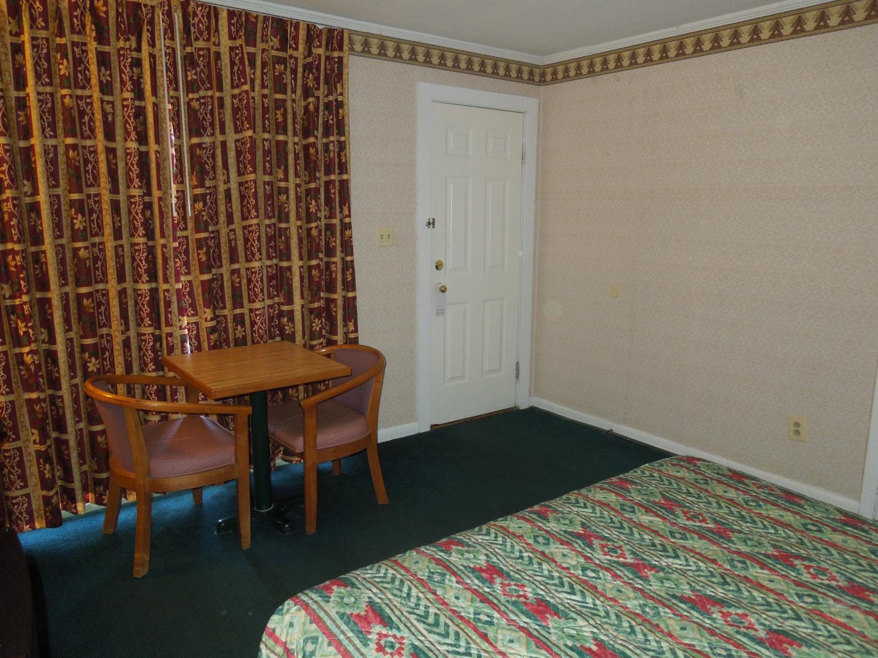 Standard Queen Room - Non Smoking photo 3