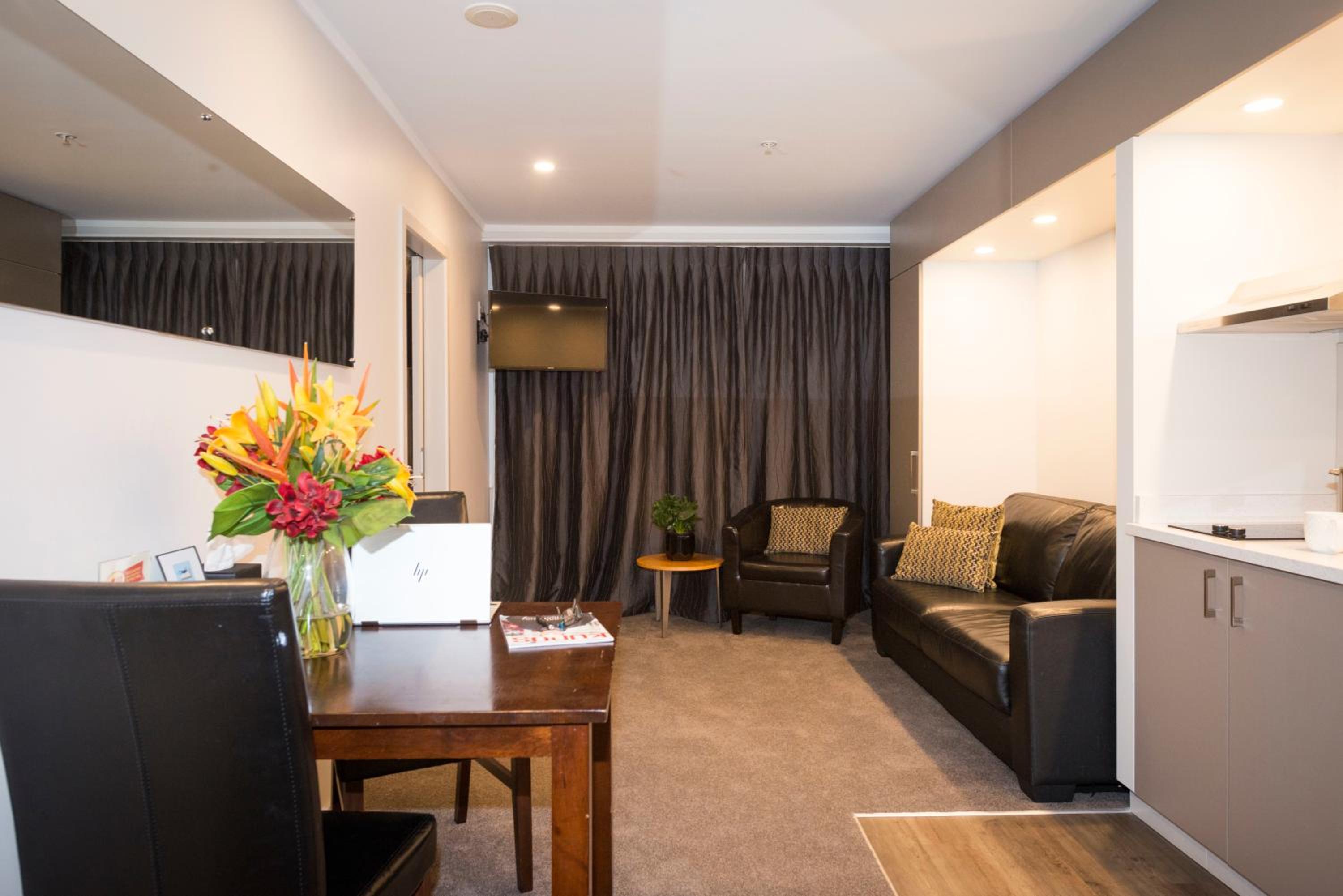 One-Bedroom Apartment - Photo 2
