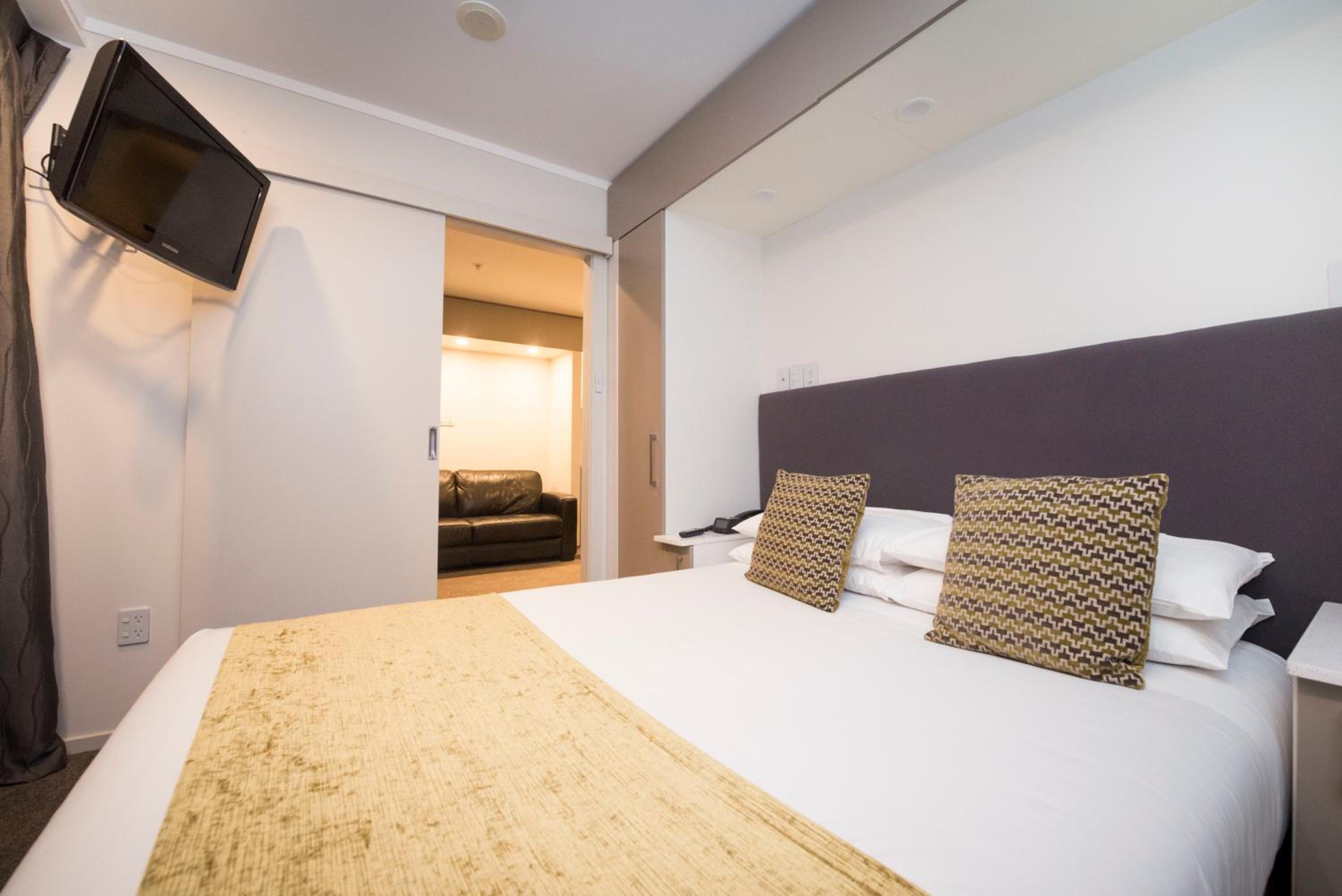One-Bedroom Apartment - Photo 3