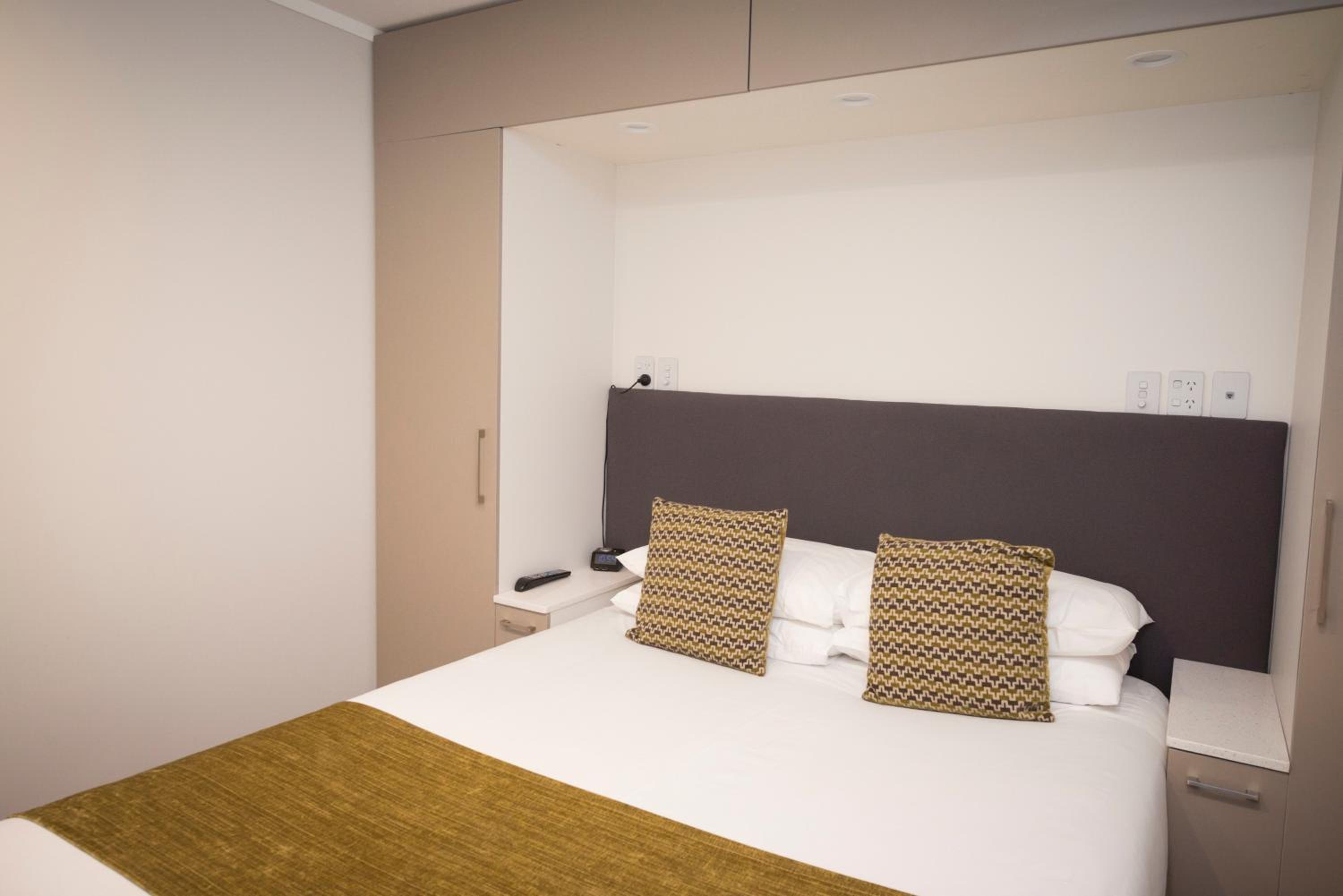 One-Bedroom Apartment - Photo 4