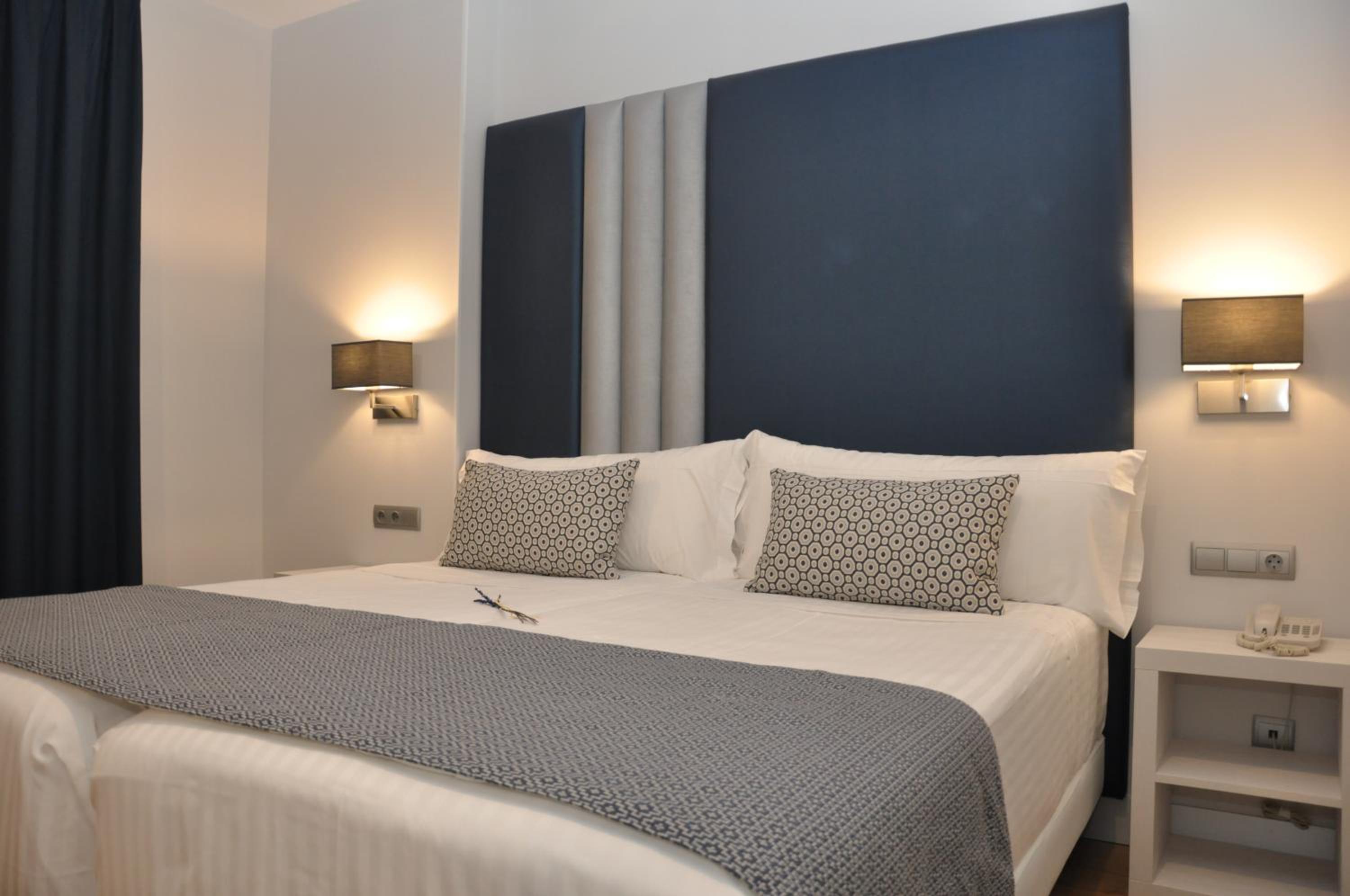 Standard Twin Room - Photo 16