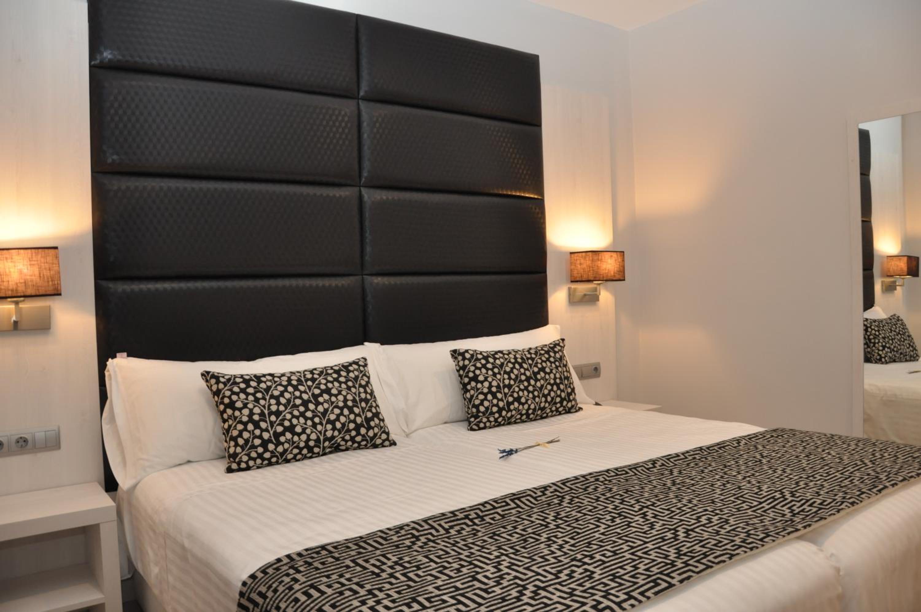 Standard Twin Room - Photo 15