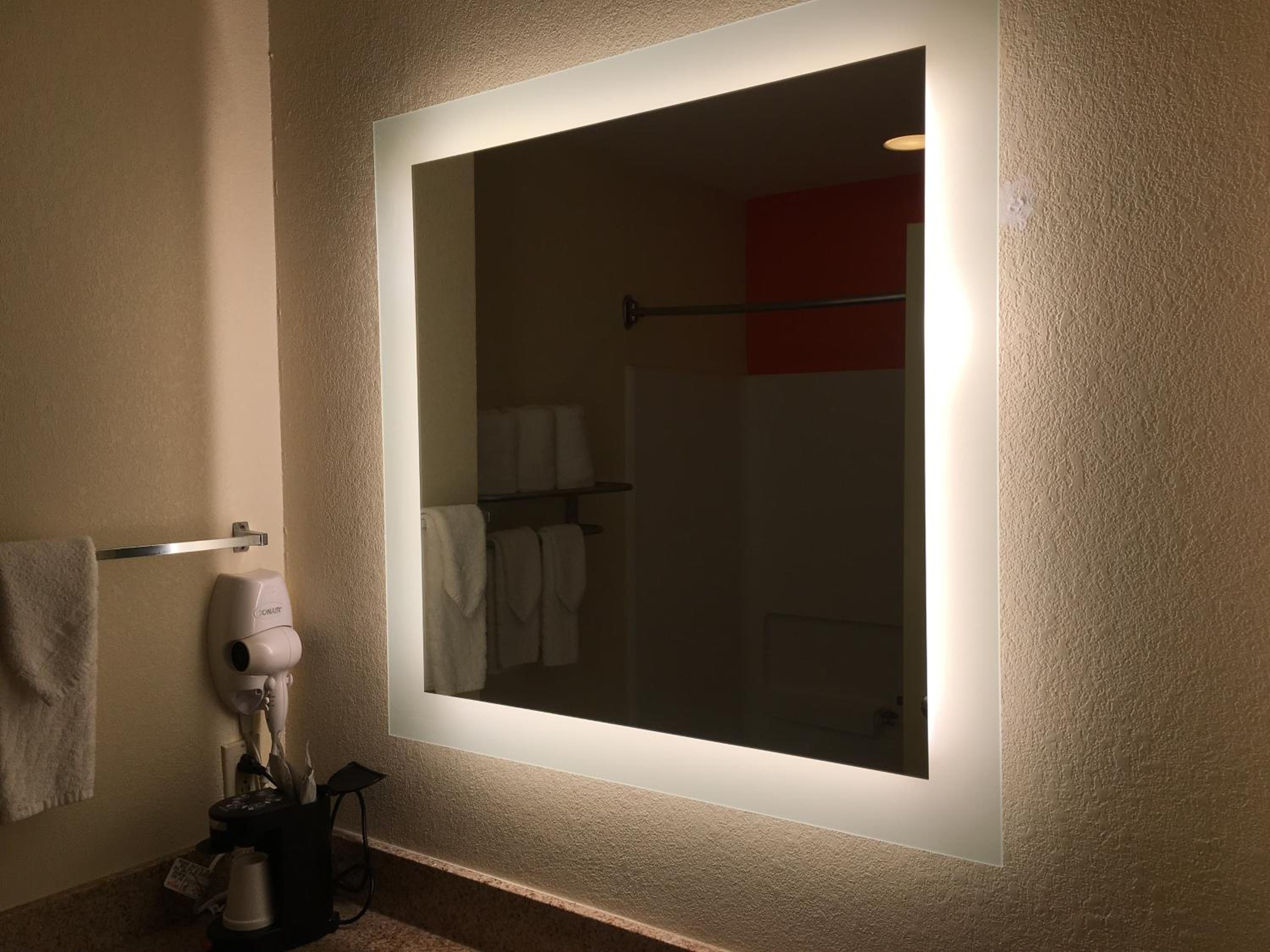 Deluxe Queen Room With Two Queen Beds - Disability Access - Non-Smoking photo 2