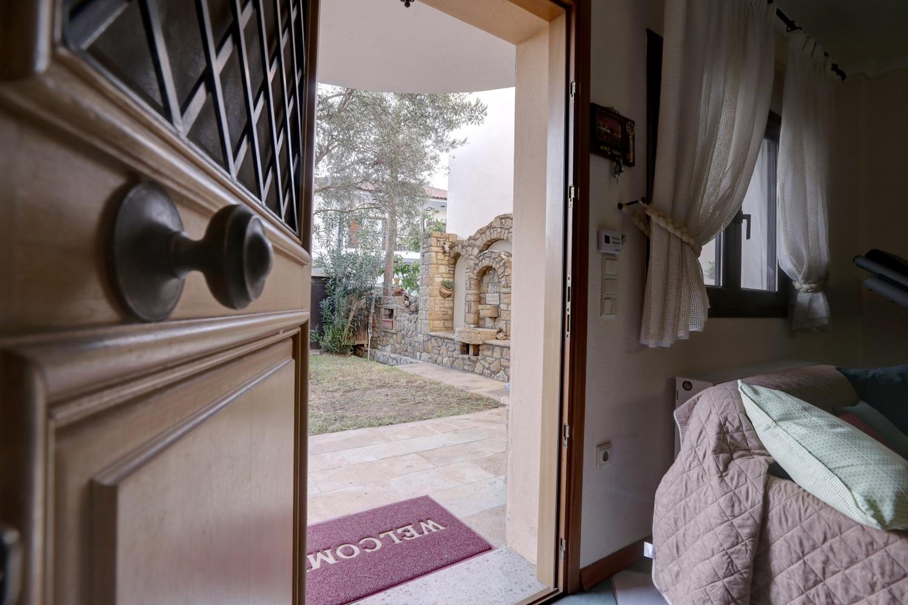 Apartment - Ground Floor - Photo 1