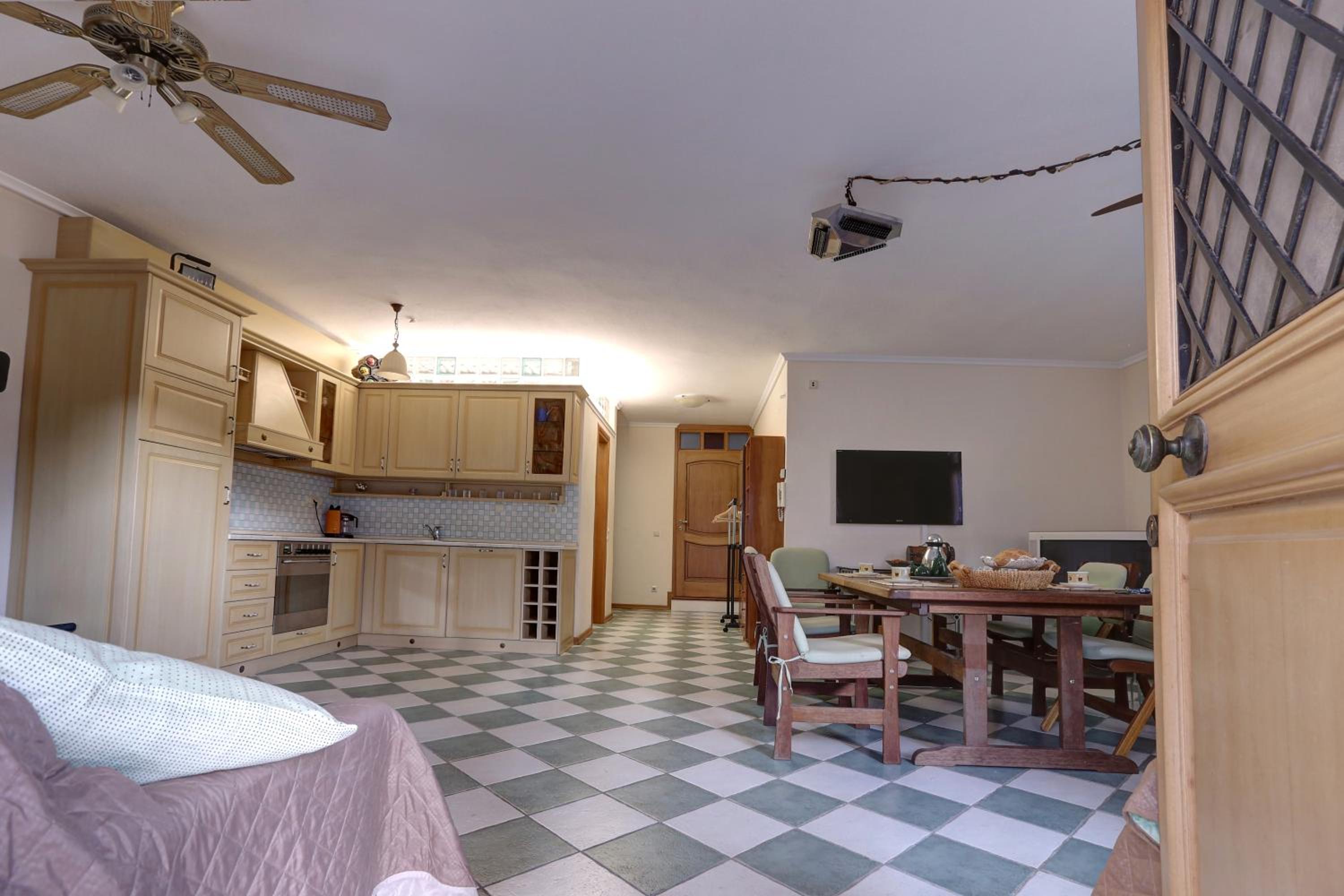 Apartment - Ground Floor - Photo 2