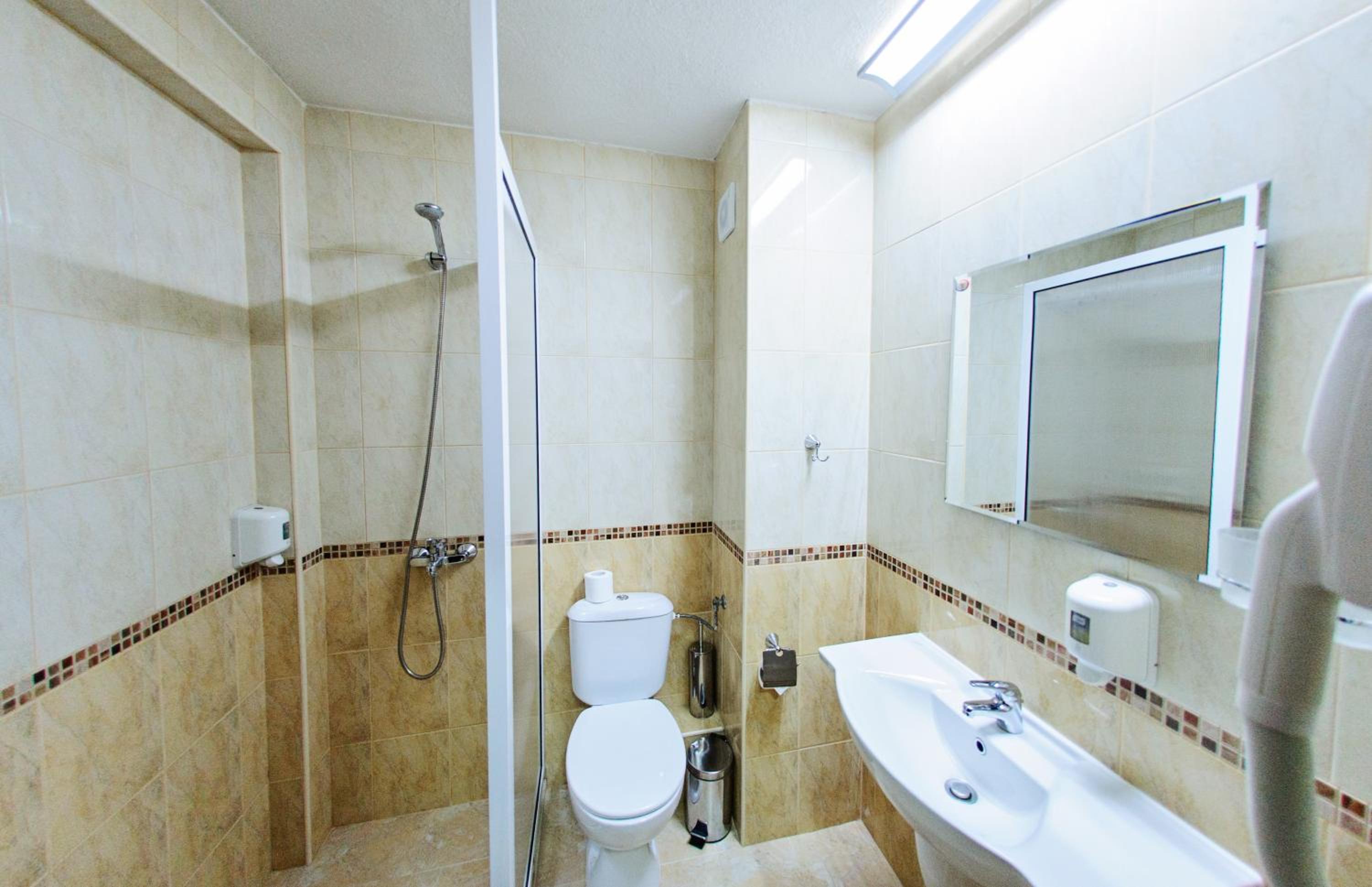 Double or Twin Room - Photo 6