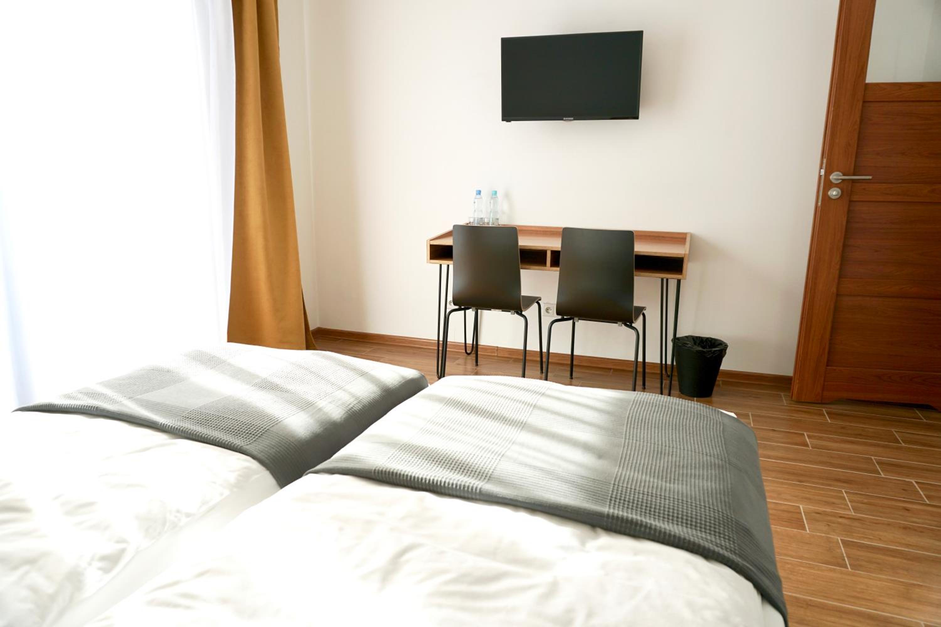 Double Room - Photo 5