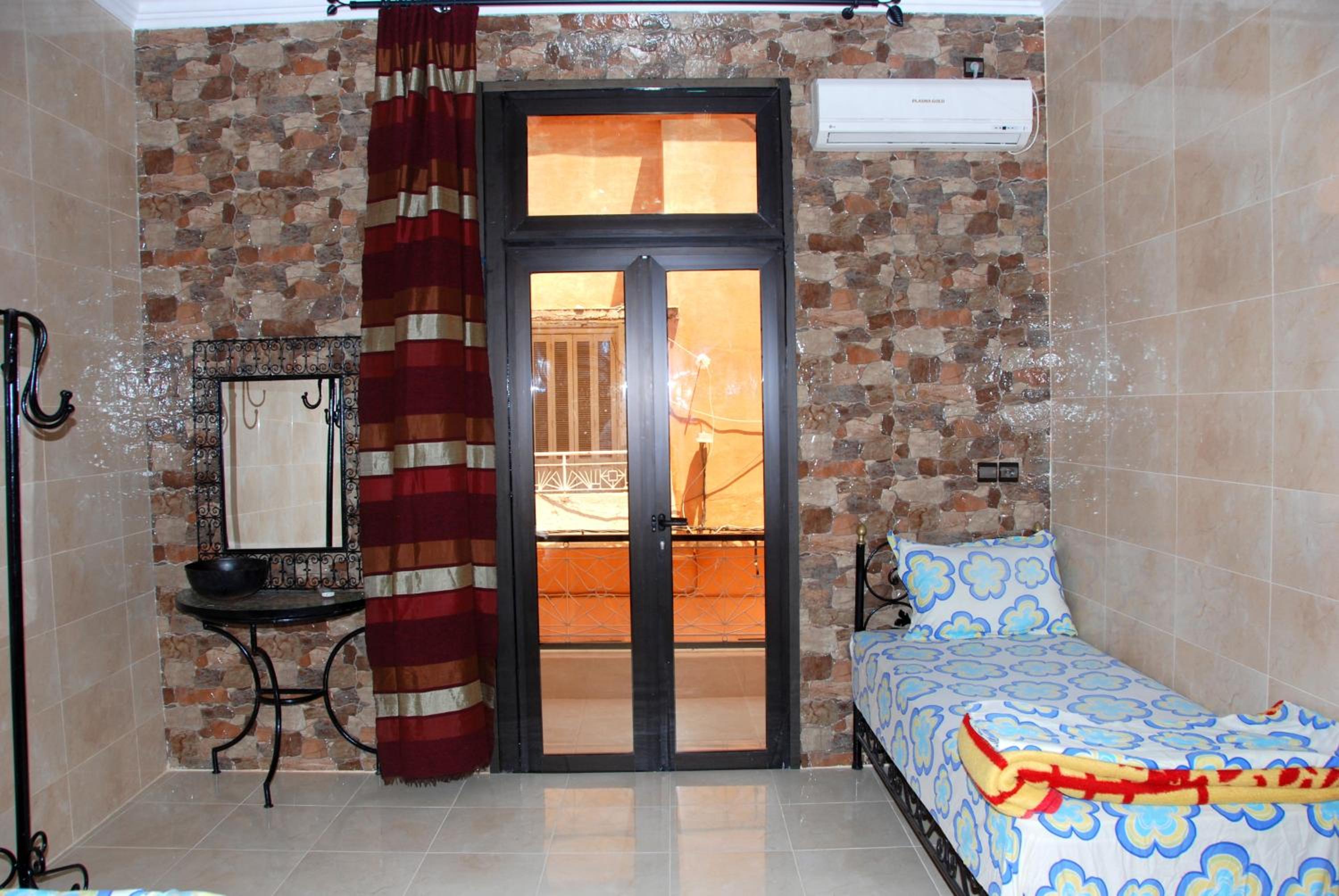 Family Suite with Balcony - Photo 24