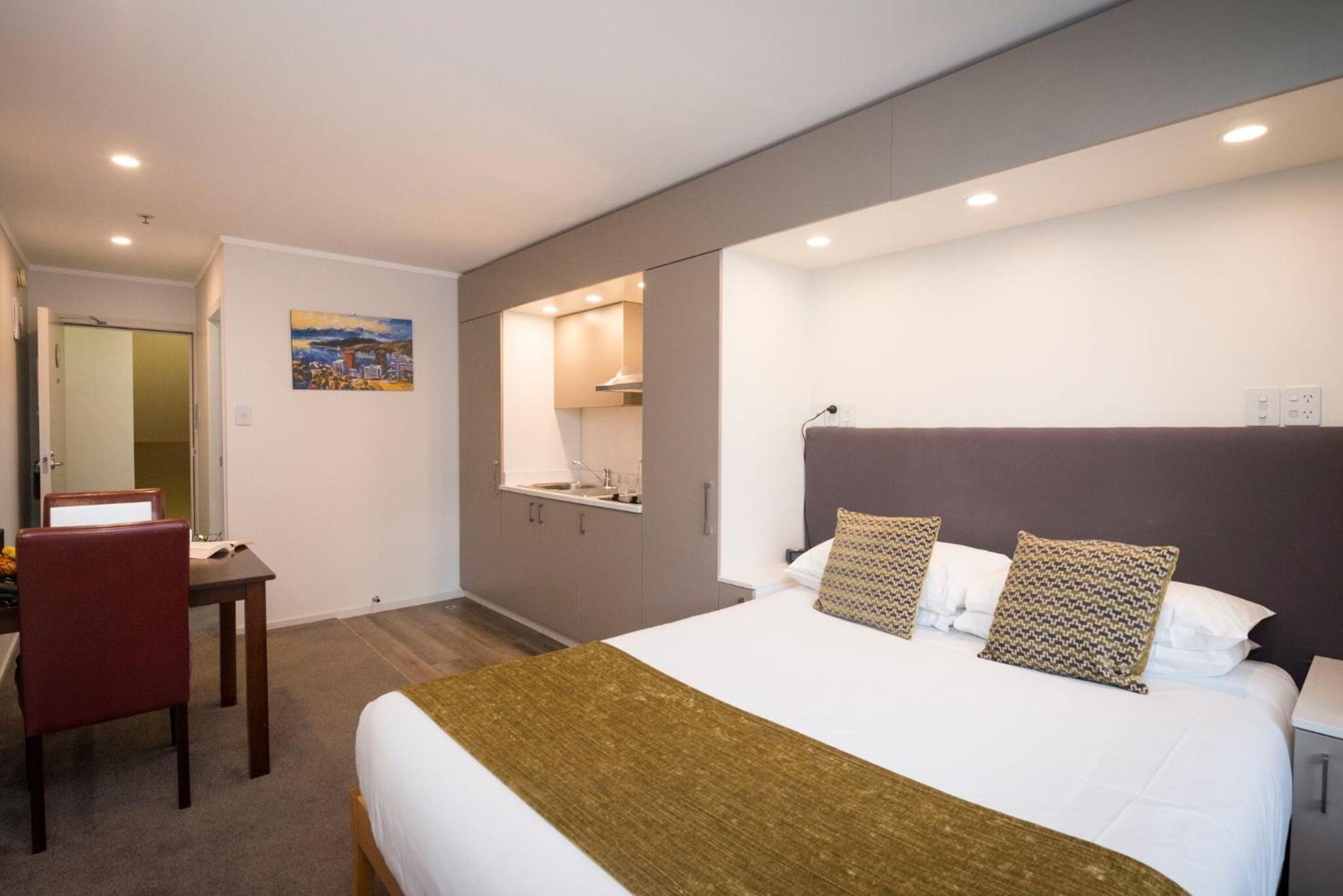 Studio Queen Apartment - Photo 2