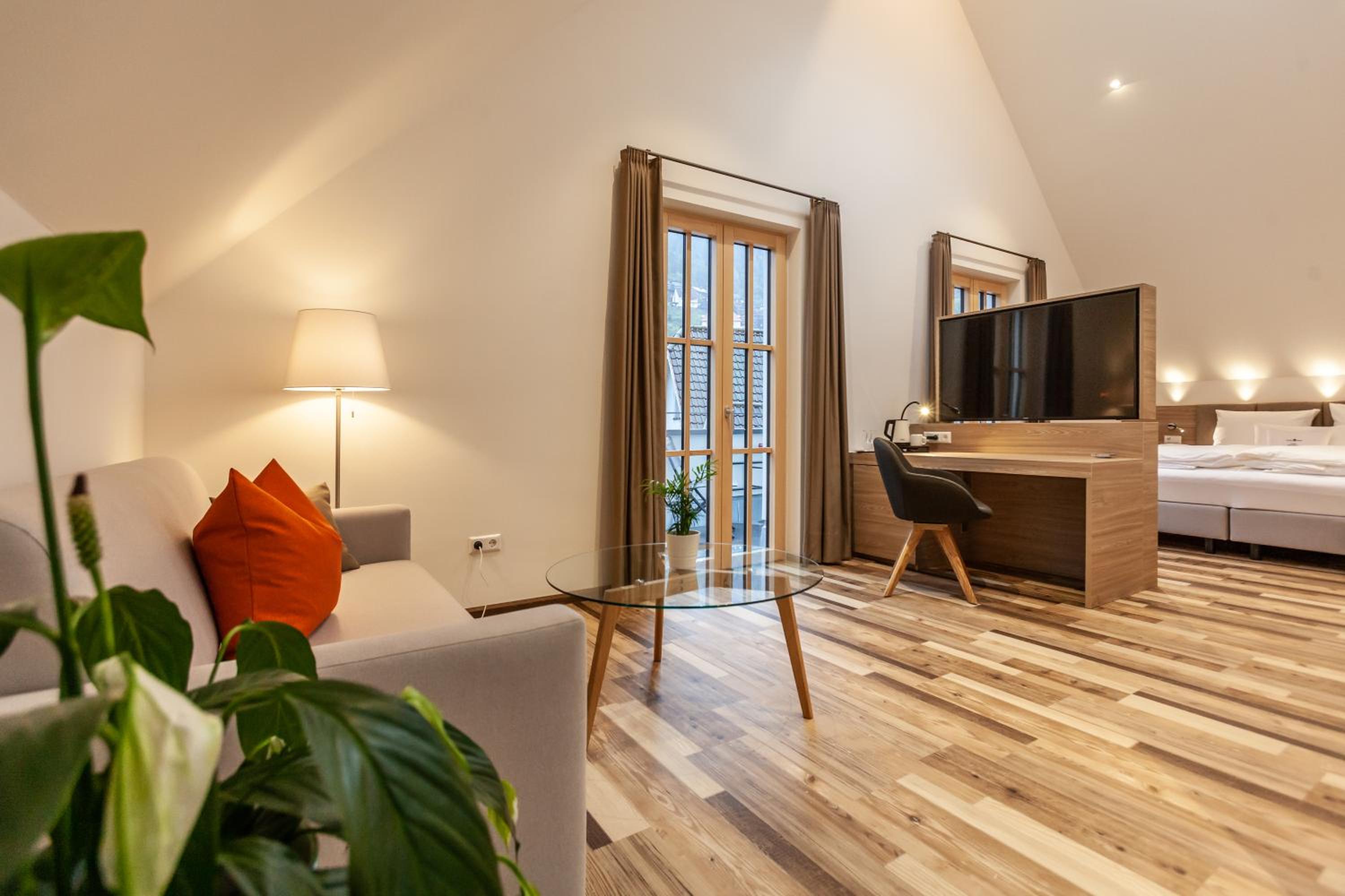 Suite with Balcony - Photo 2