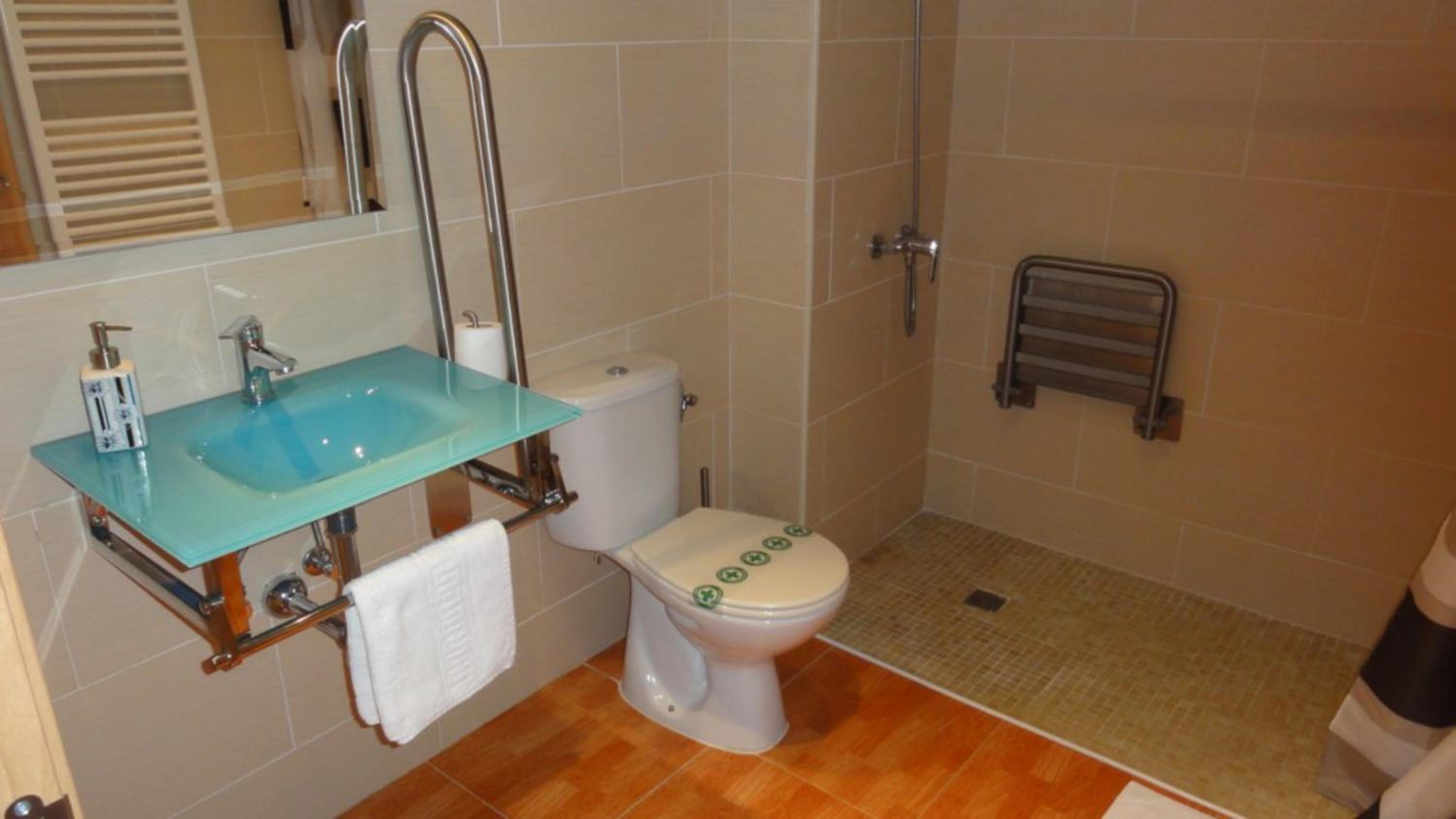 Three-Bedroom Apartment (6 People) photo 3