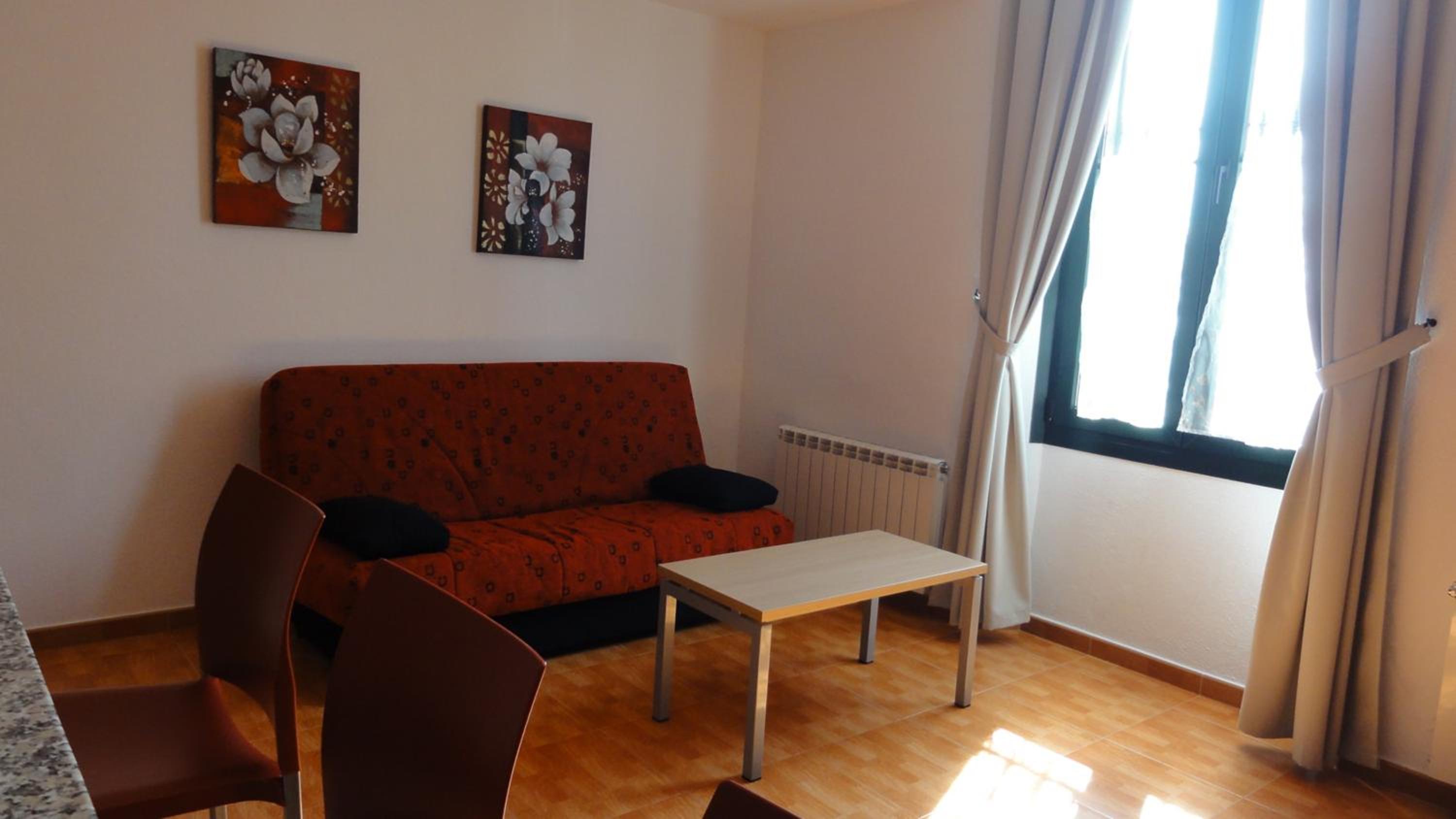 Three-Bedroom Apartment (6 People) photo 2