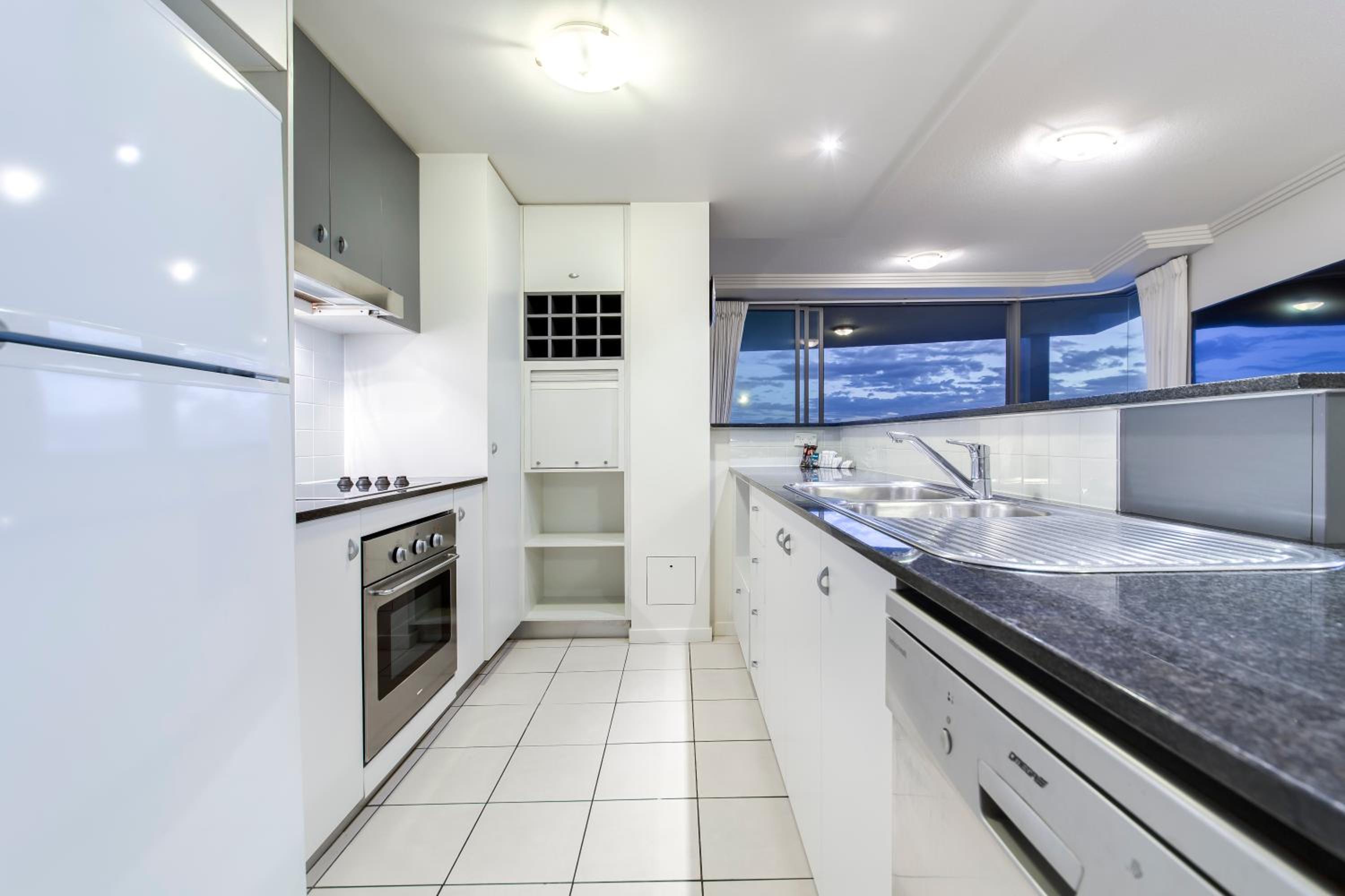 Three-Bedroom Apartment With Superior View photo 3