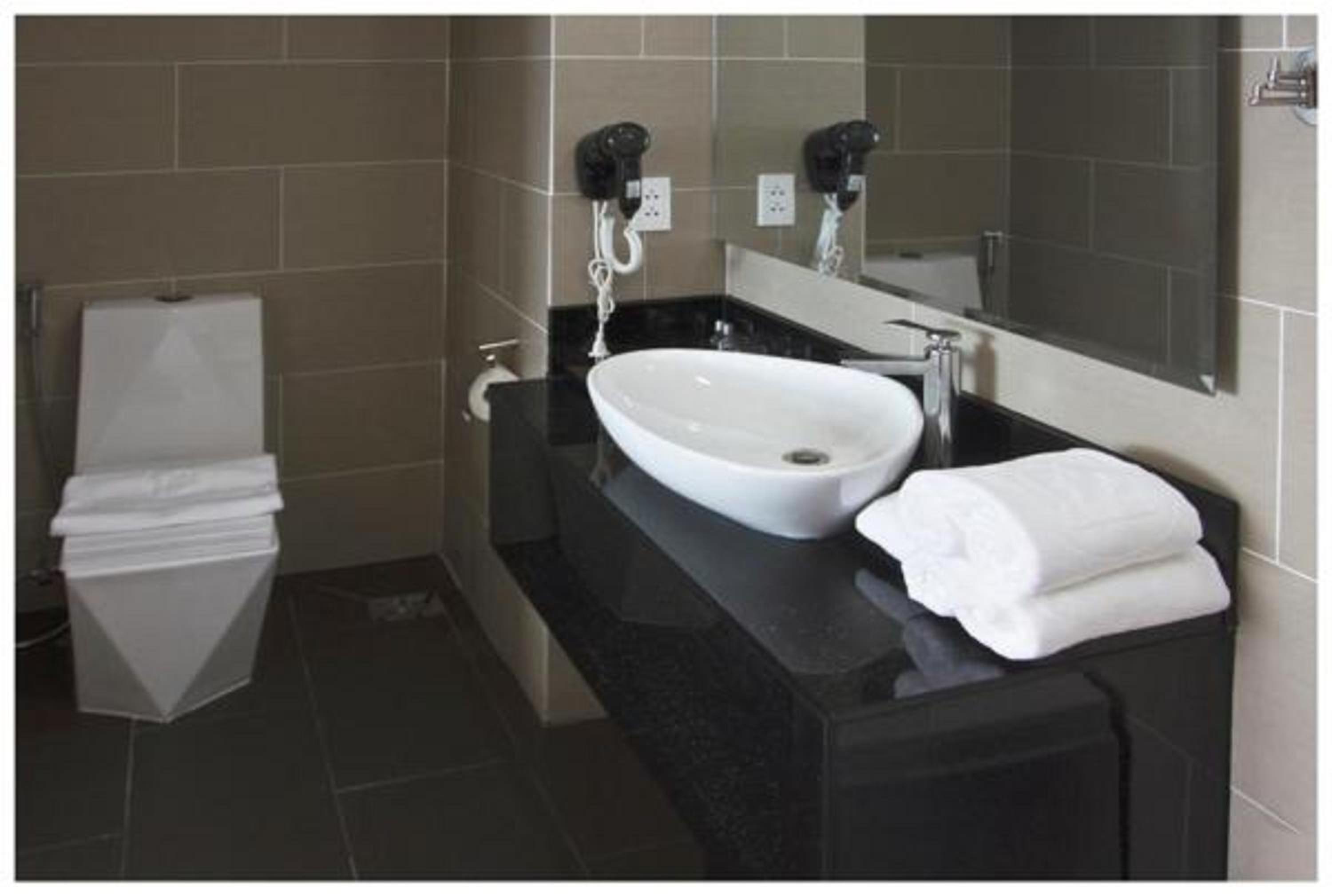 Superior Triple Room with City View photo 2