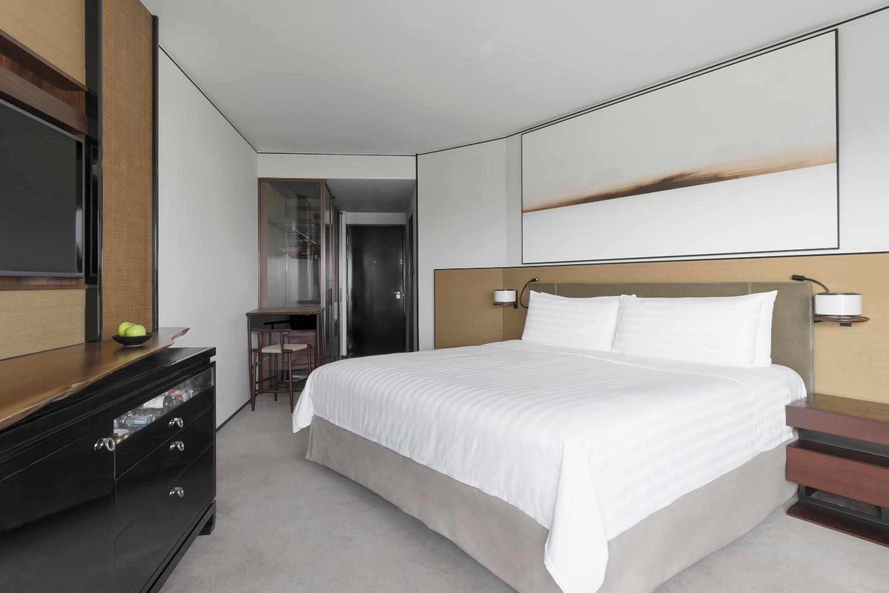 Tower Wing Deluxe King Room