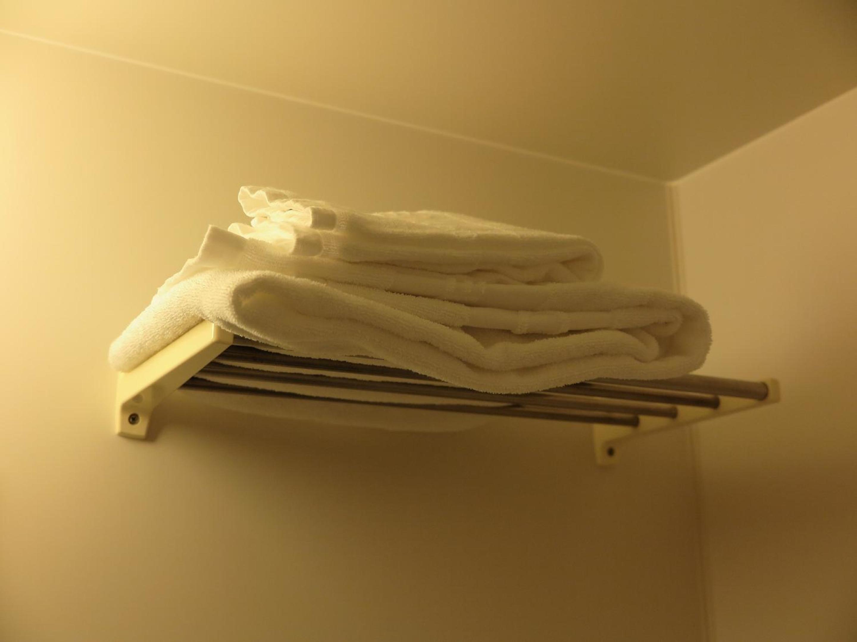 Twin Room - Smoking - Photo 13