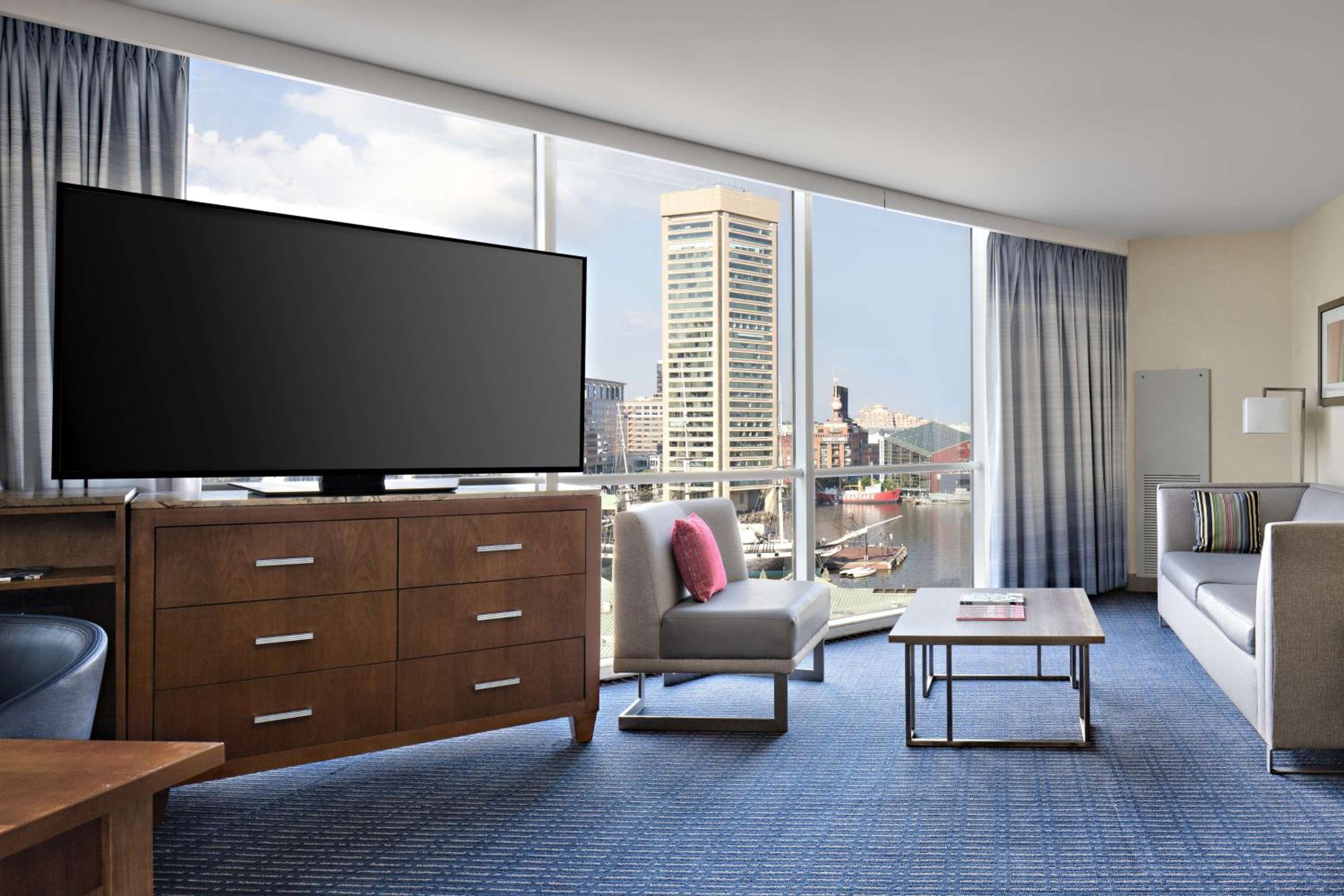 Superior King Suite With Harbour View  photo 1
