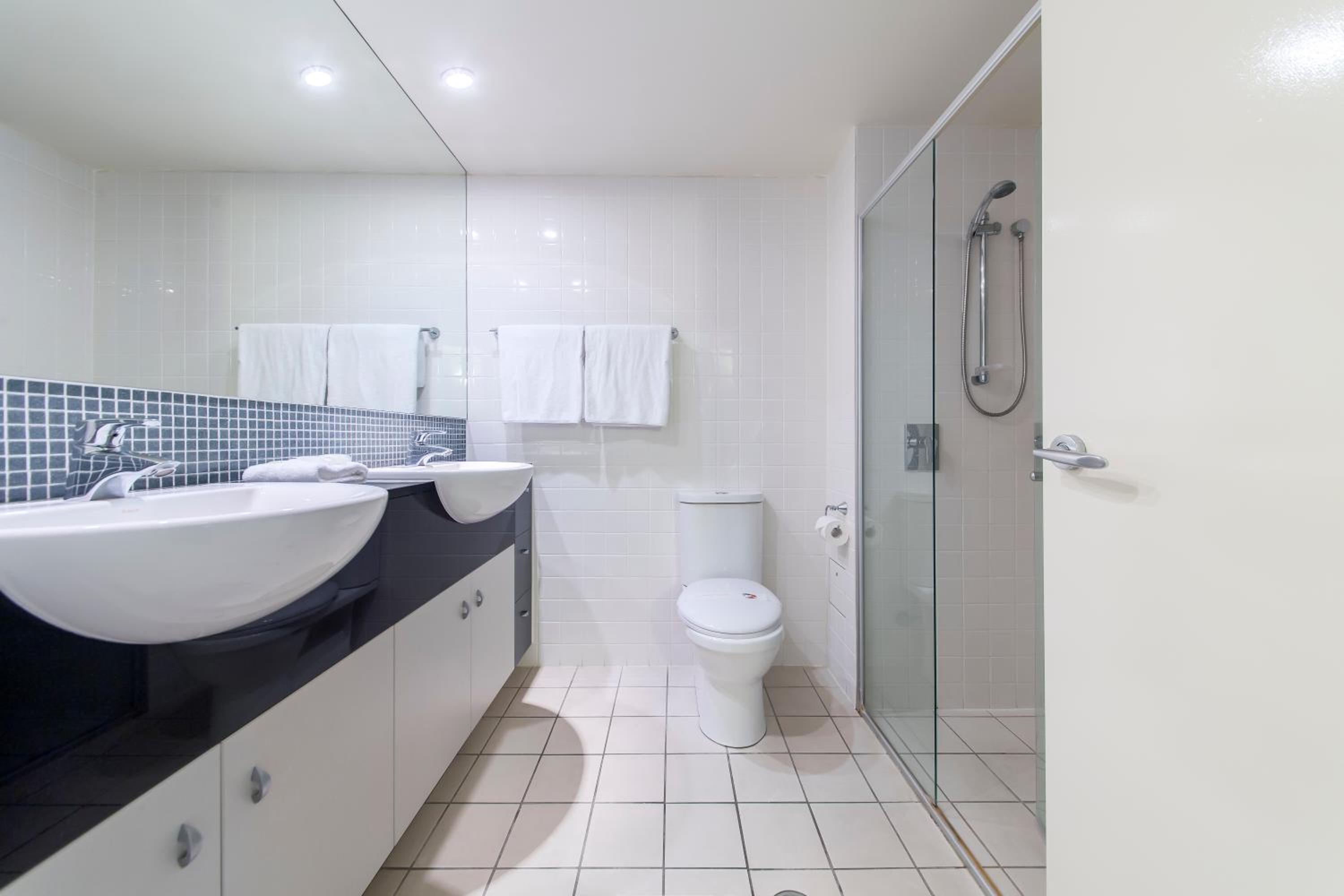 Three-Bedroom Apartment - Photo 4