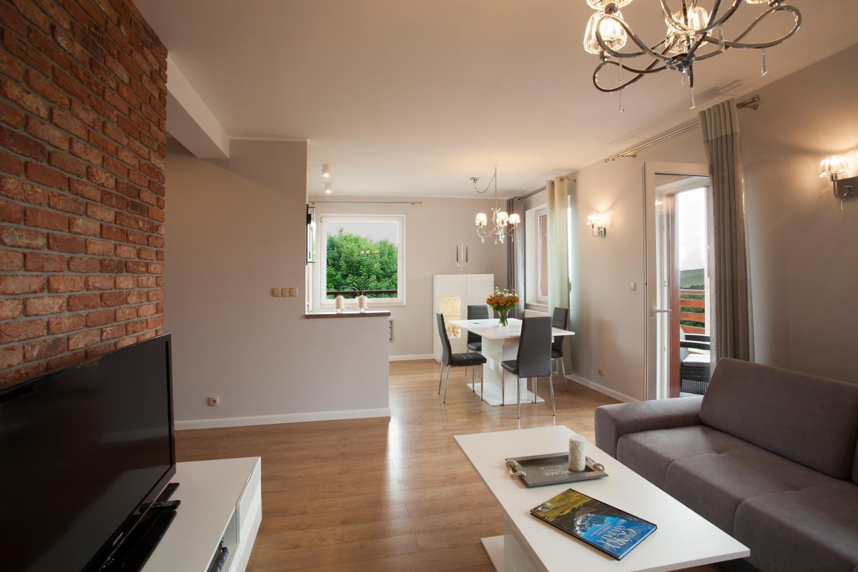 One-Bedroom Apartment - Photo 2