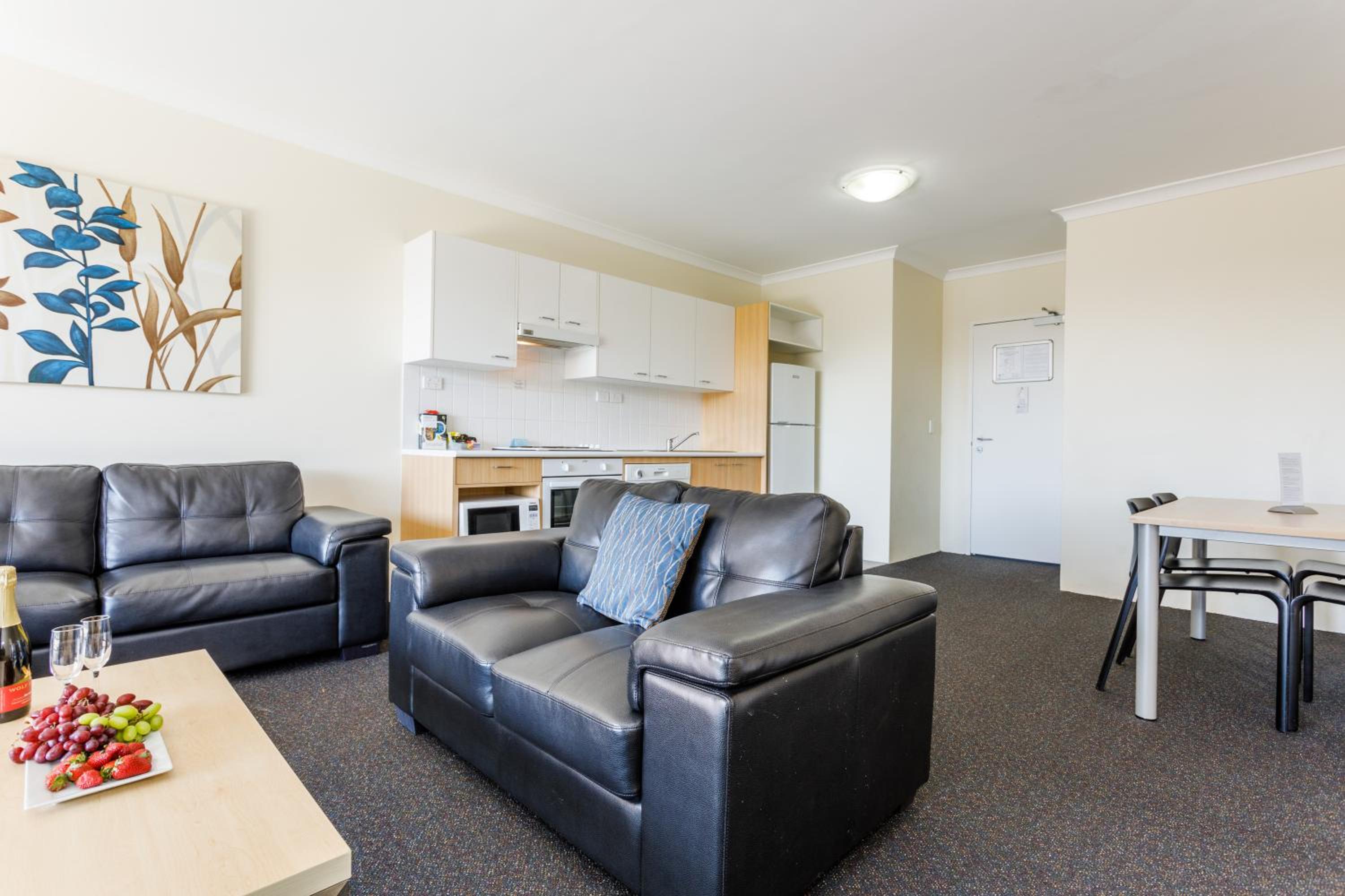 One-Bedroom Apartment photo 3