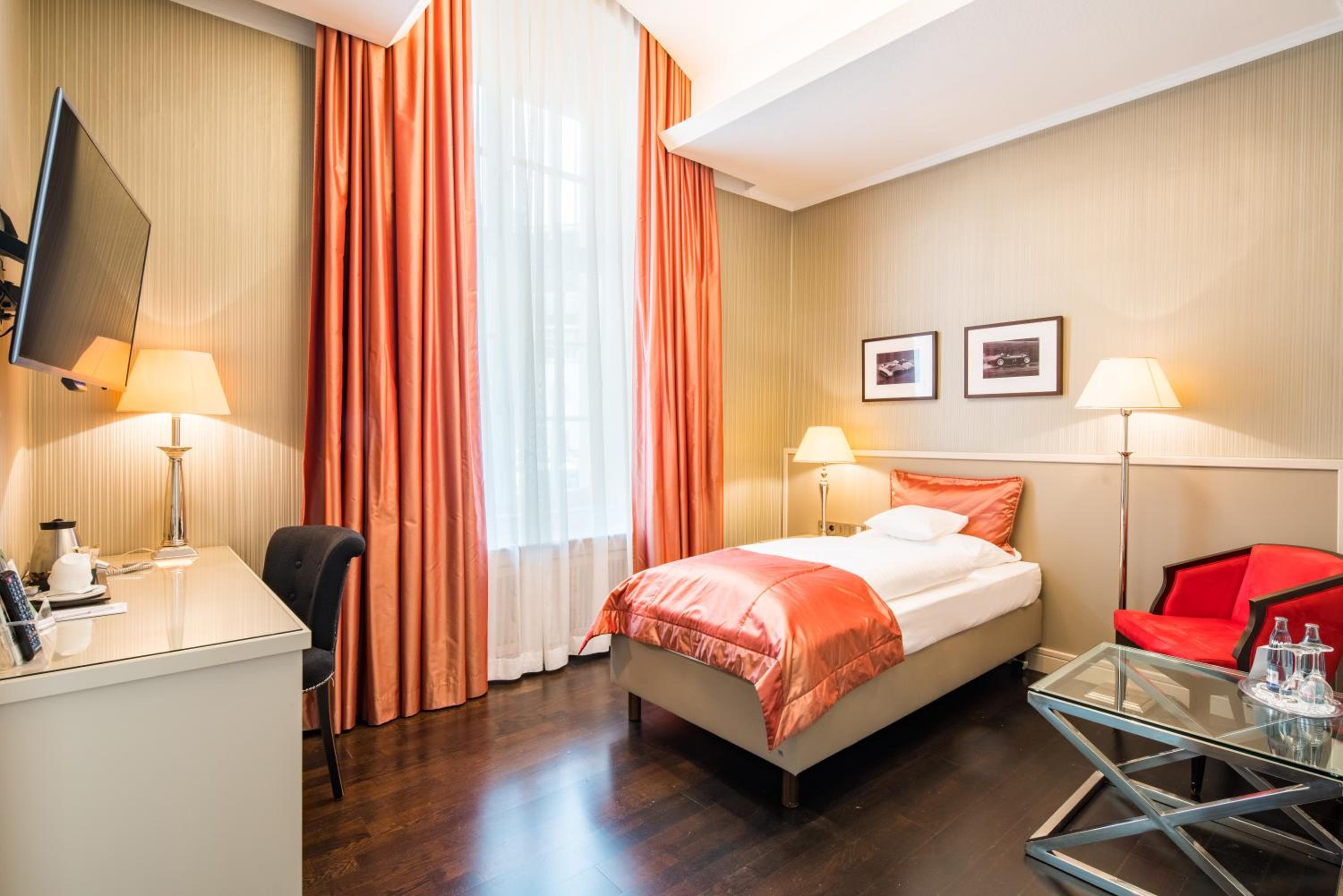 Deluxe Single Room thumbnail 6